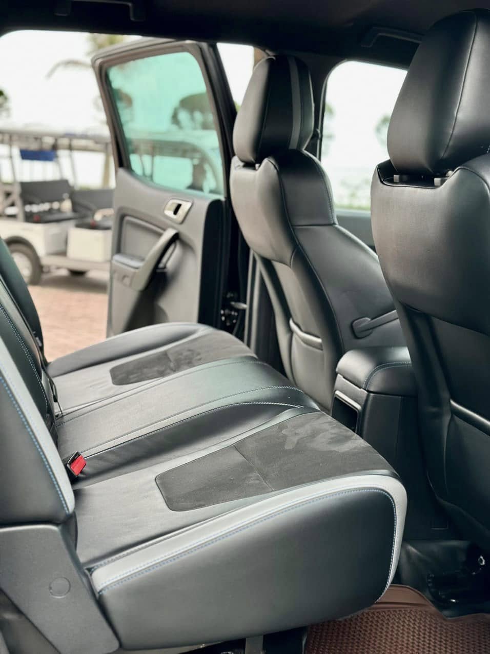 Bán ô tô Ford Ranger Raptor 2.0L 4x4 AT sản xuất 2020, màu đen, nhập khẩu