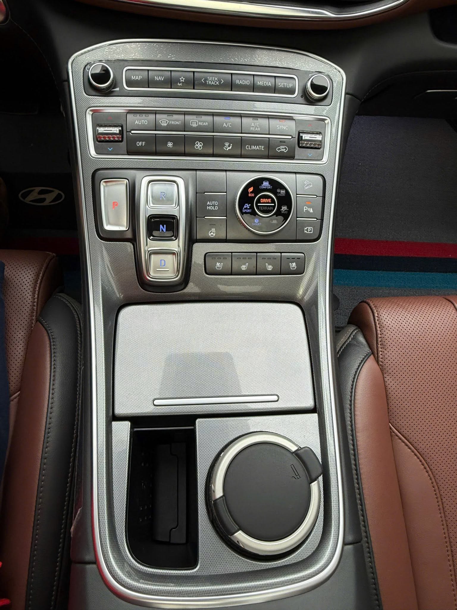 Bán ô tô Hyundai Santa Fe Cao Cấp 2.2L HTRAC sản xuất năm 2023, màu trắng