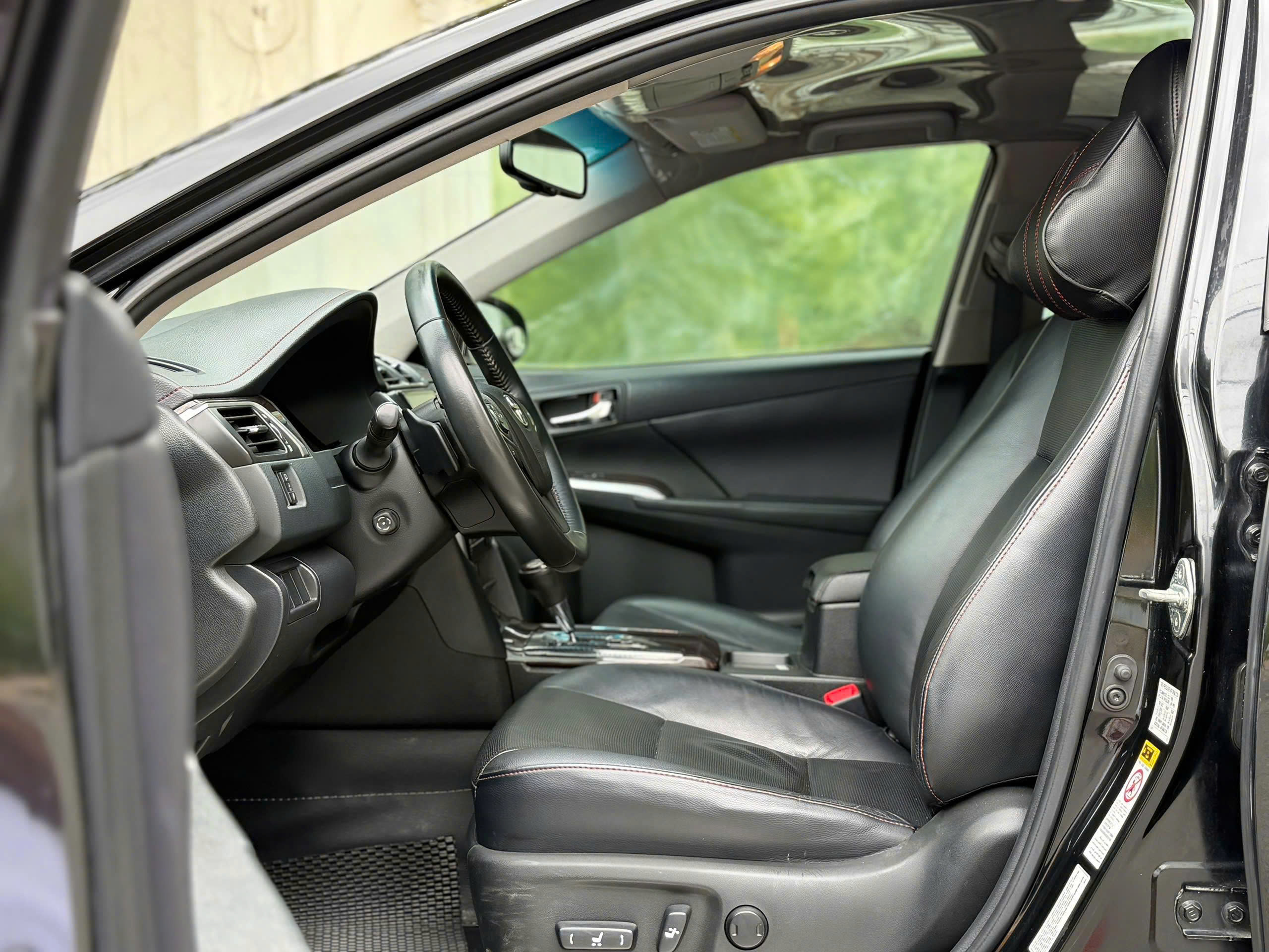 Bán xe Toyota Camry 2.5Q năm sản xuất 2017, màu đen