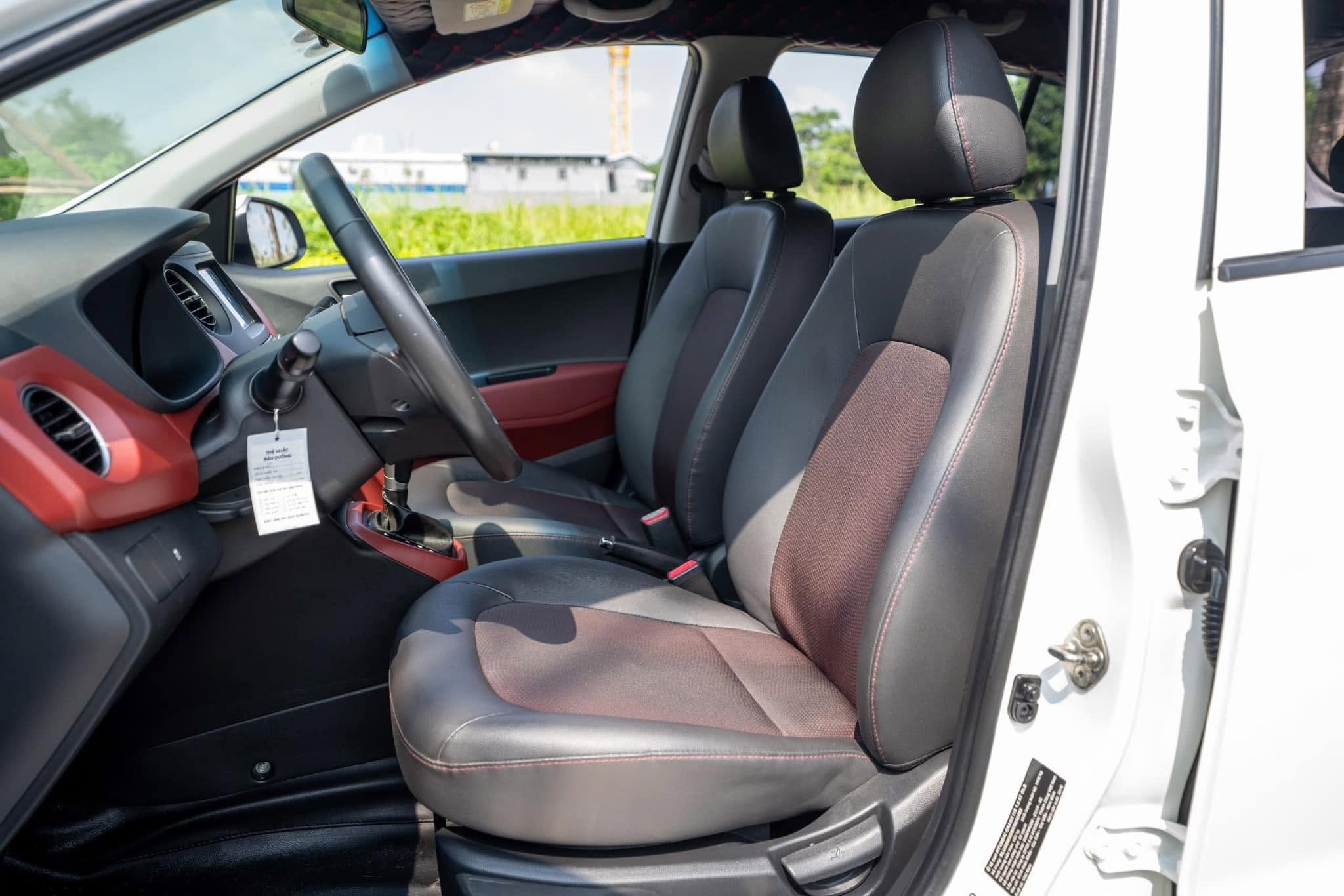 Bán ô tô Hyundai Grand i10 1.2 AT sản xuất năm 2020, màu trắng