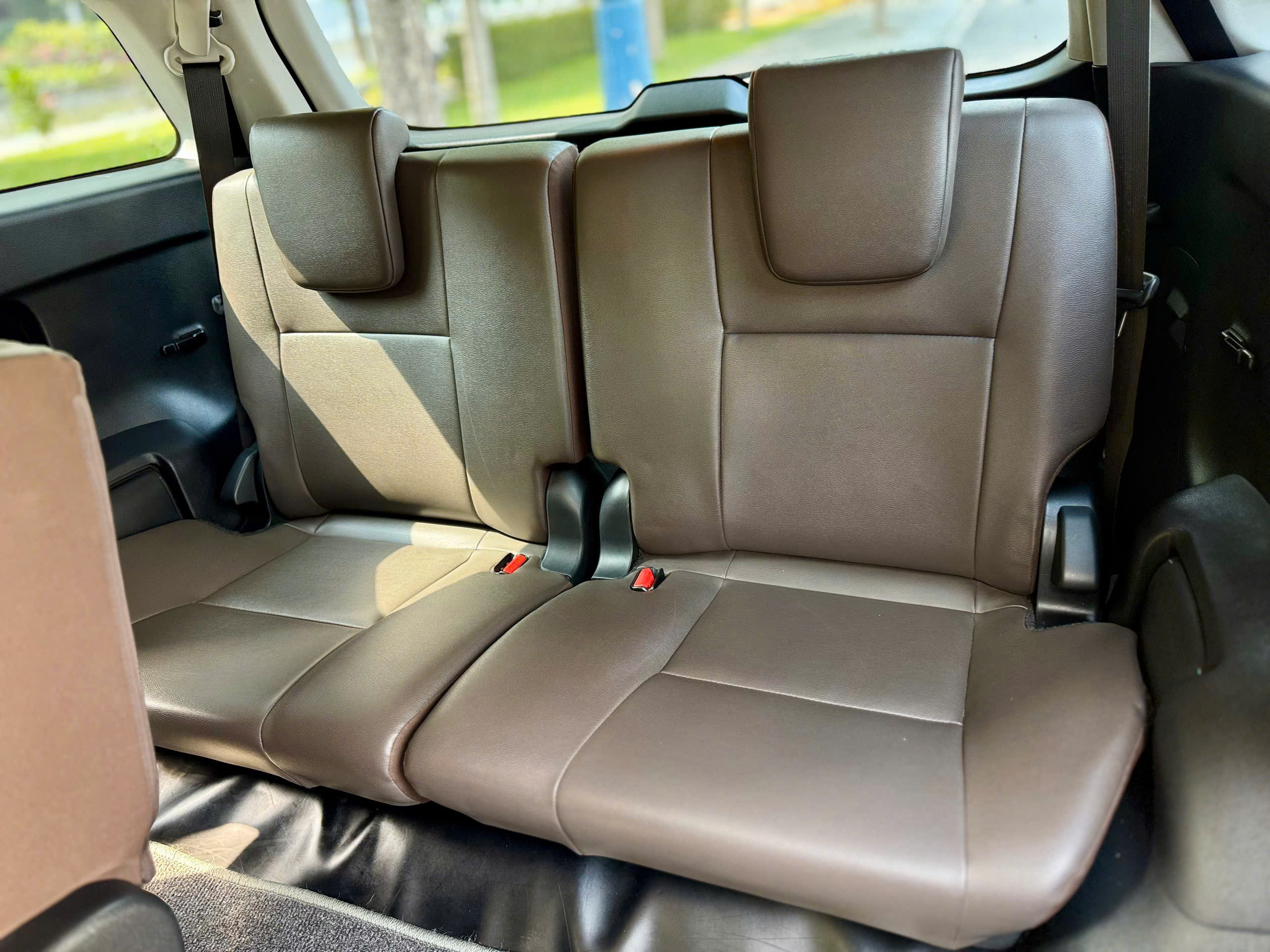 Cần bán Toyota Fortuner 2.4L 4x2 AT năm sản xuất 2020, màu đen