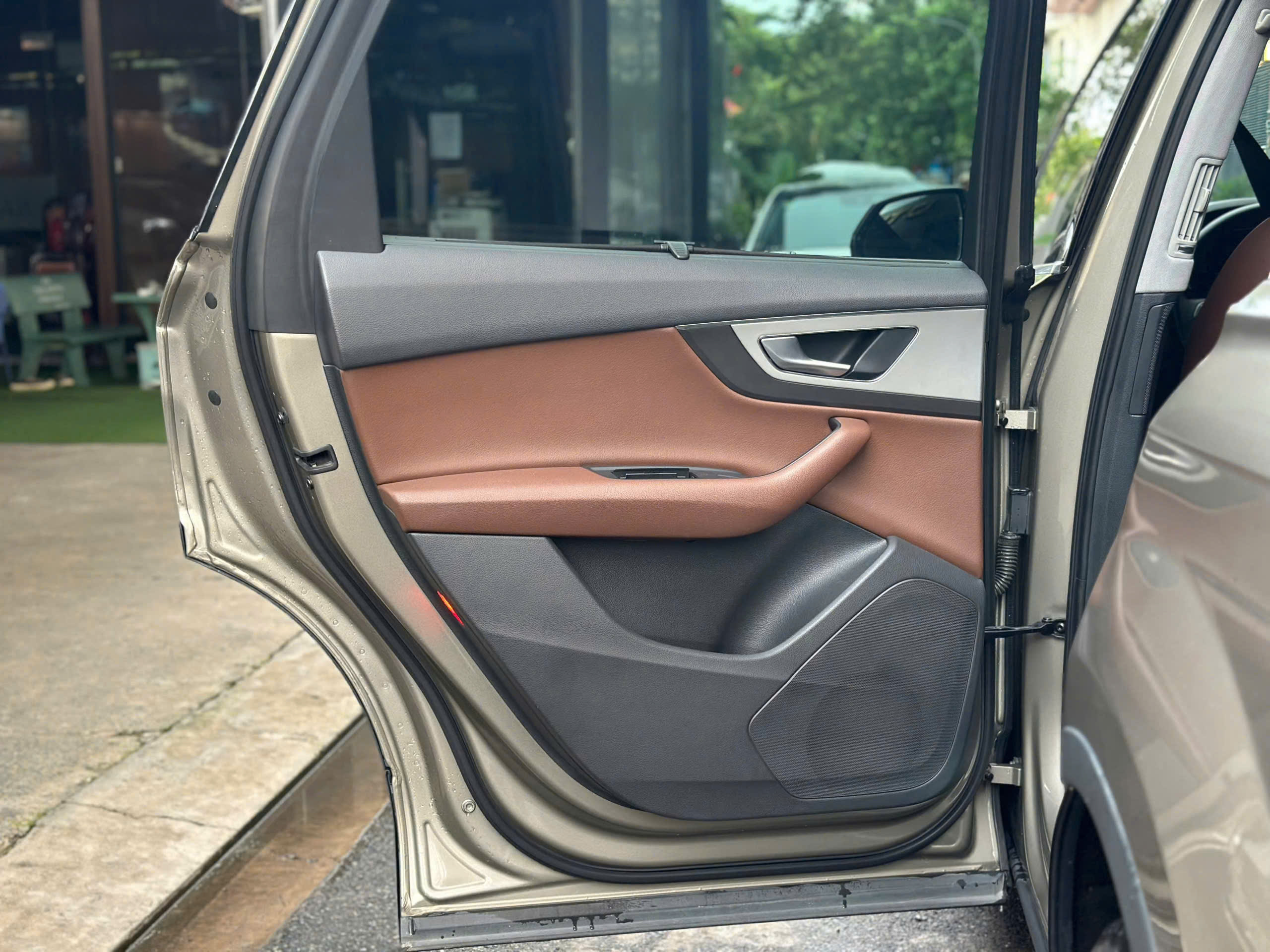 Cần bán xe Audi Q7 2.0 AT sản xuất 2017, màu xám, xe nhập