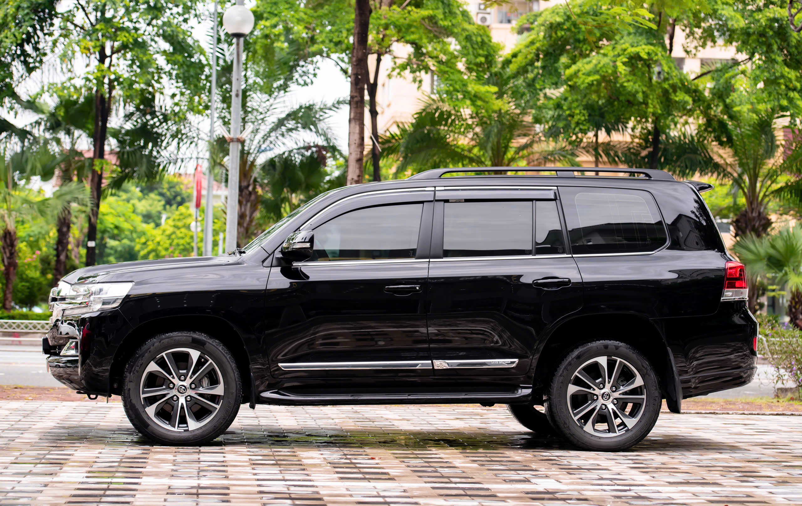 Bán ô tô Toyota Land Cruiser VX năm sản xuất 2019, màu đen, nhập khẩu giá cạnh tranh