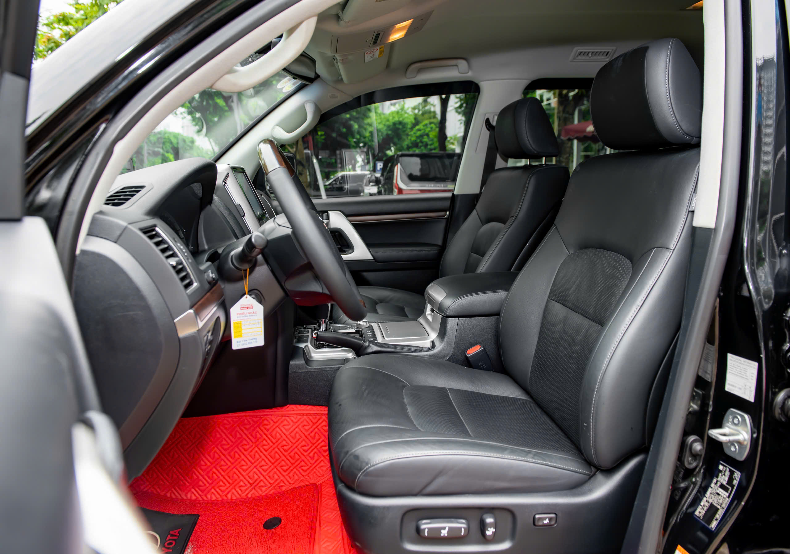 Bán ô tô Toyota Land Cruiser VX năm sản xuất 2019, màu đen, nhập khẩu giá cạnh tranh