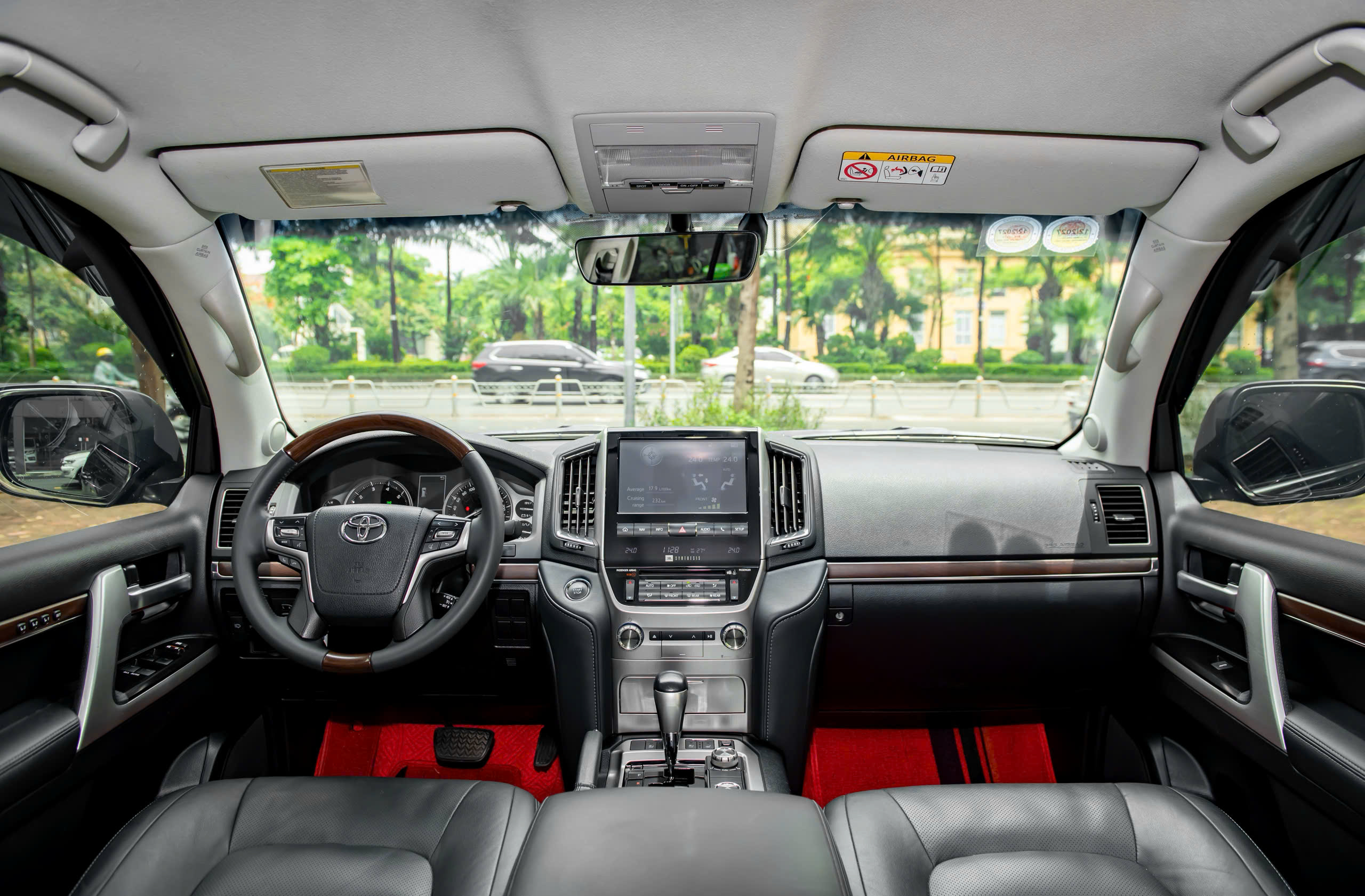 Bán ô tô Toyota Land Cruiser VX năm sản xuất 2019, màu đen, nhập khẩu giá cạnh tranh