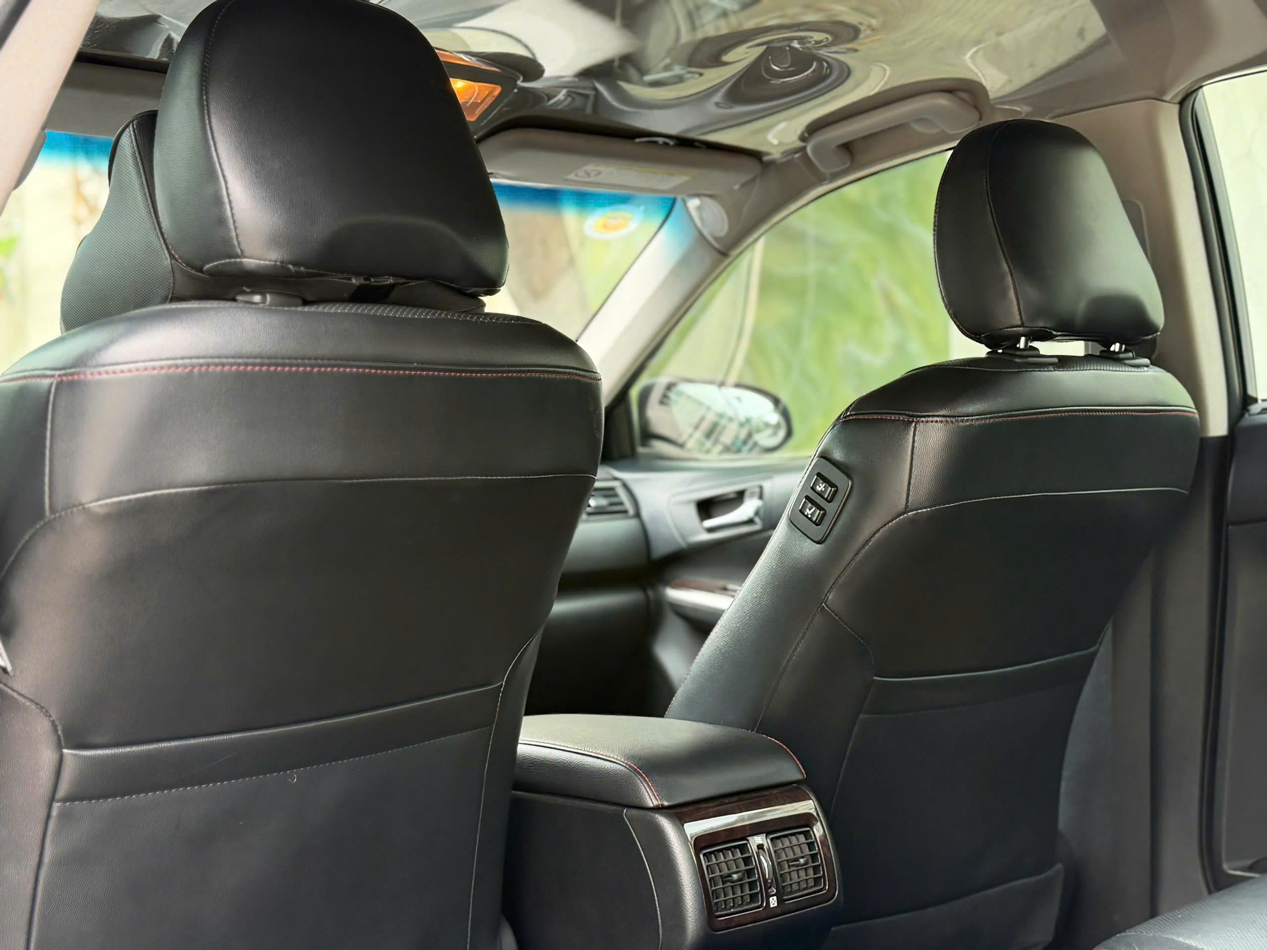 Bán xe Toyota Camry 2.5Q năm sản xuất 2017, màu đen