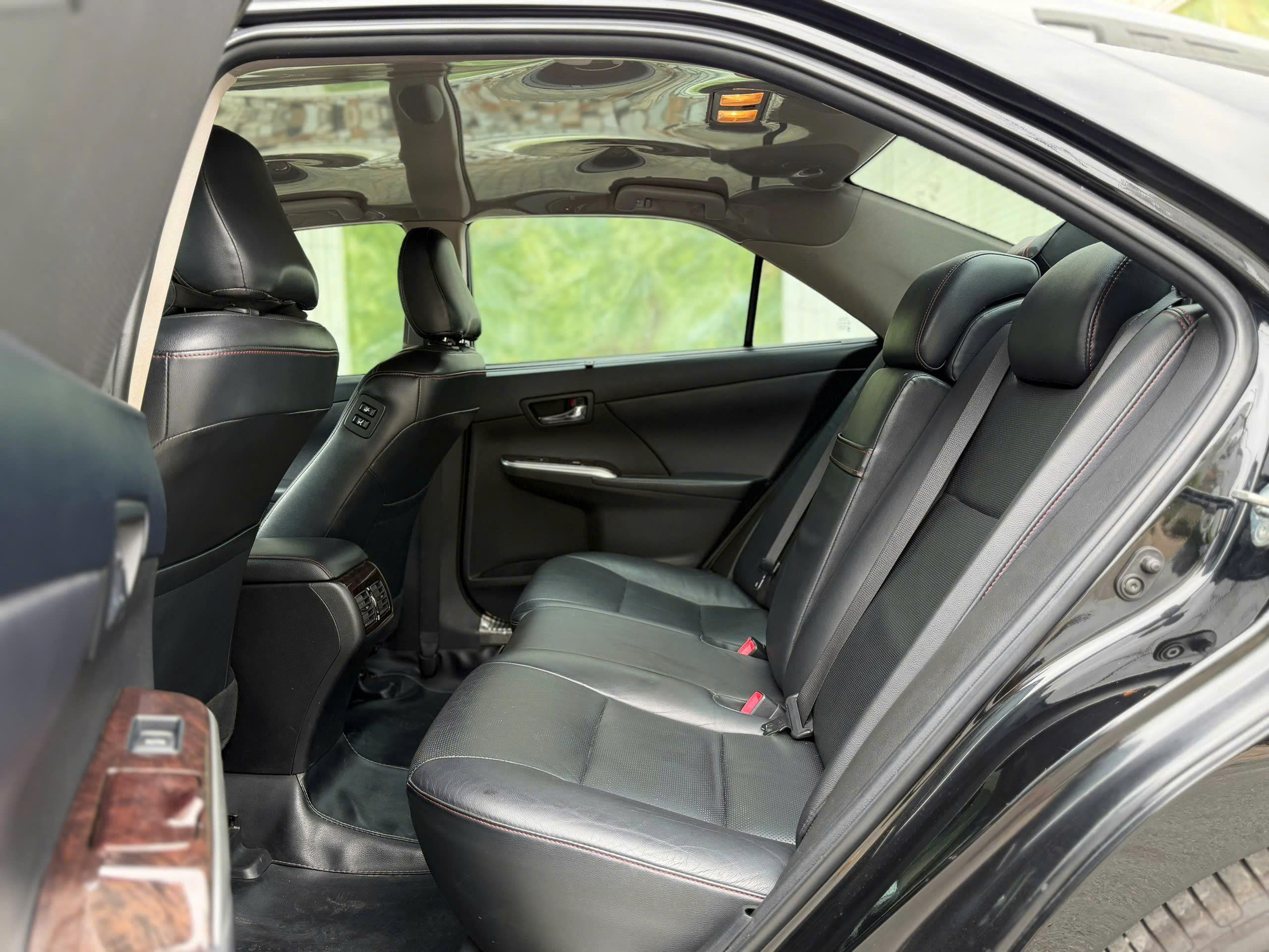 Bán xe Toyota Camry 2.5Q năm sản xuất 2017, màu đen