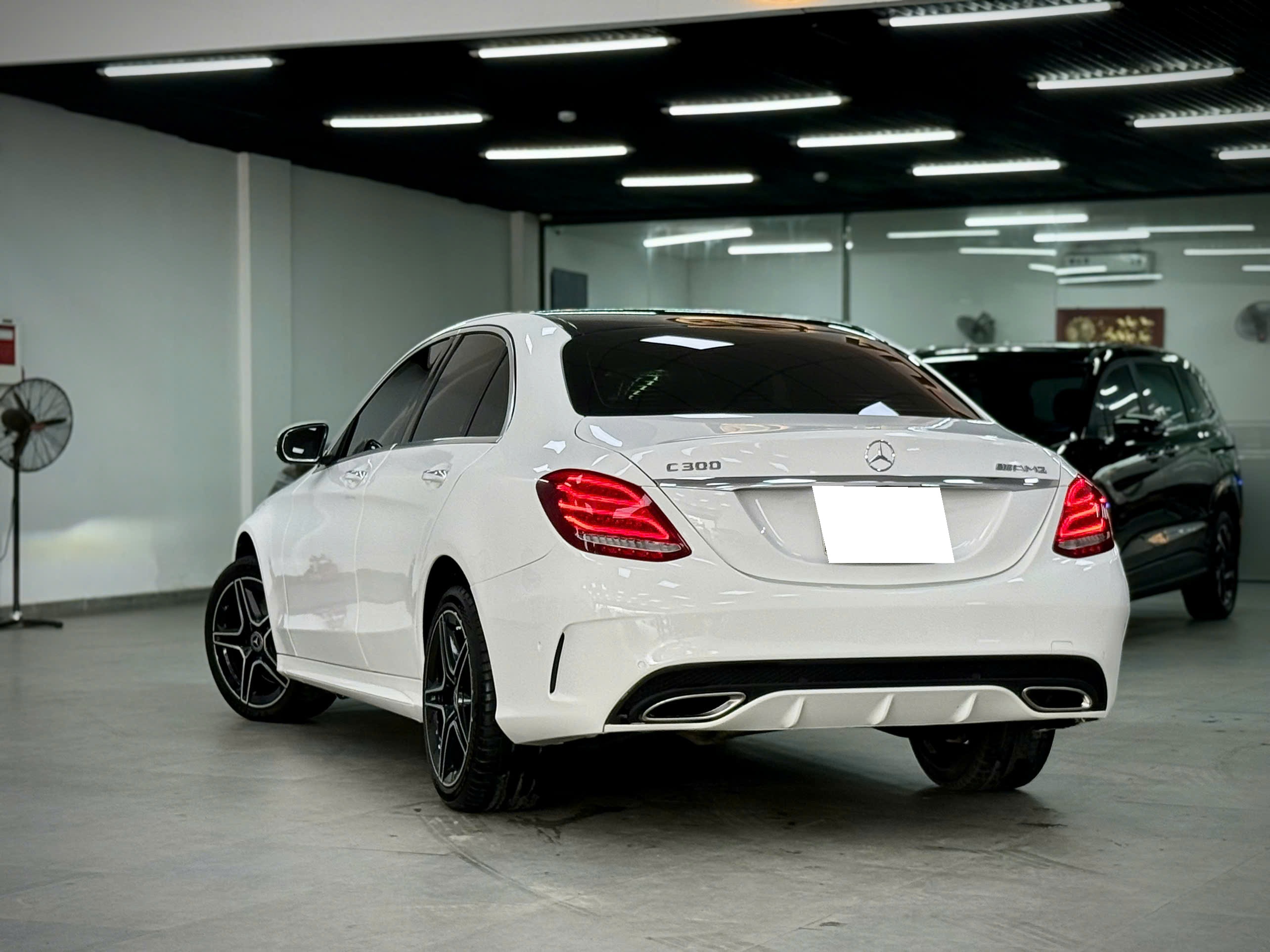 Bán ô tô Mercedes-Benz C class C300 AMG năm 2018, màu trắng, 759 triệu