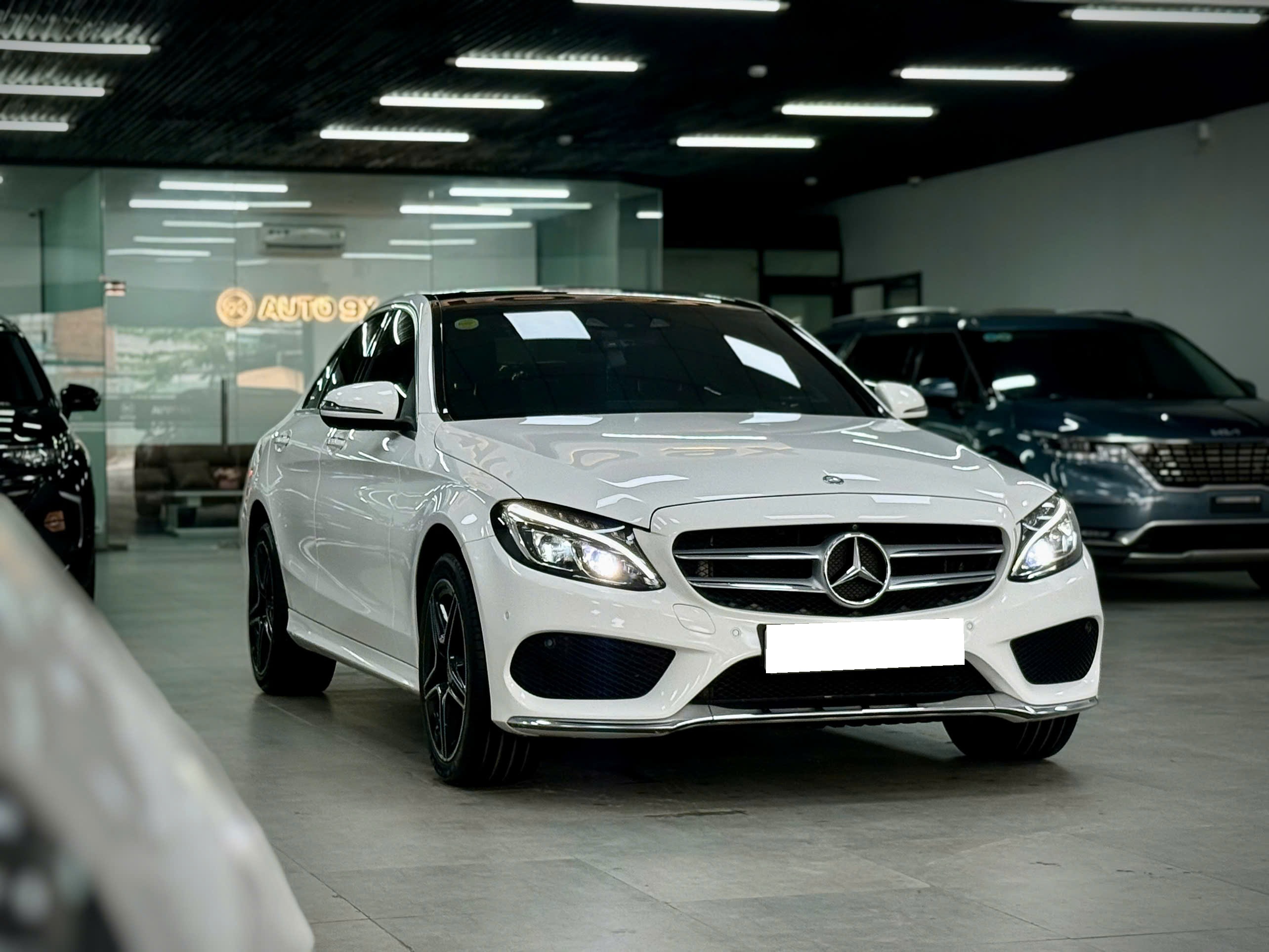 Bán ô tô Mercedes-Benz C class C300 AMG năm 2018, màu trắng, 759 triệu