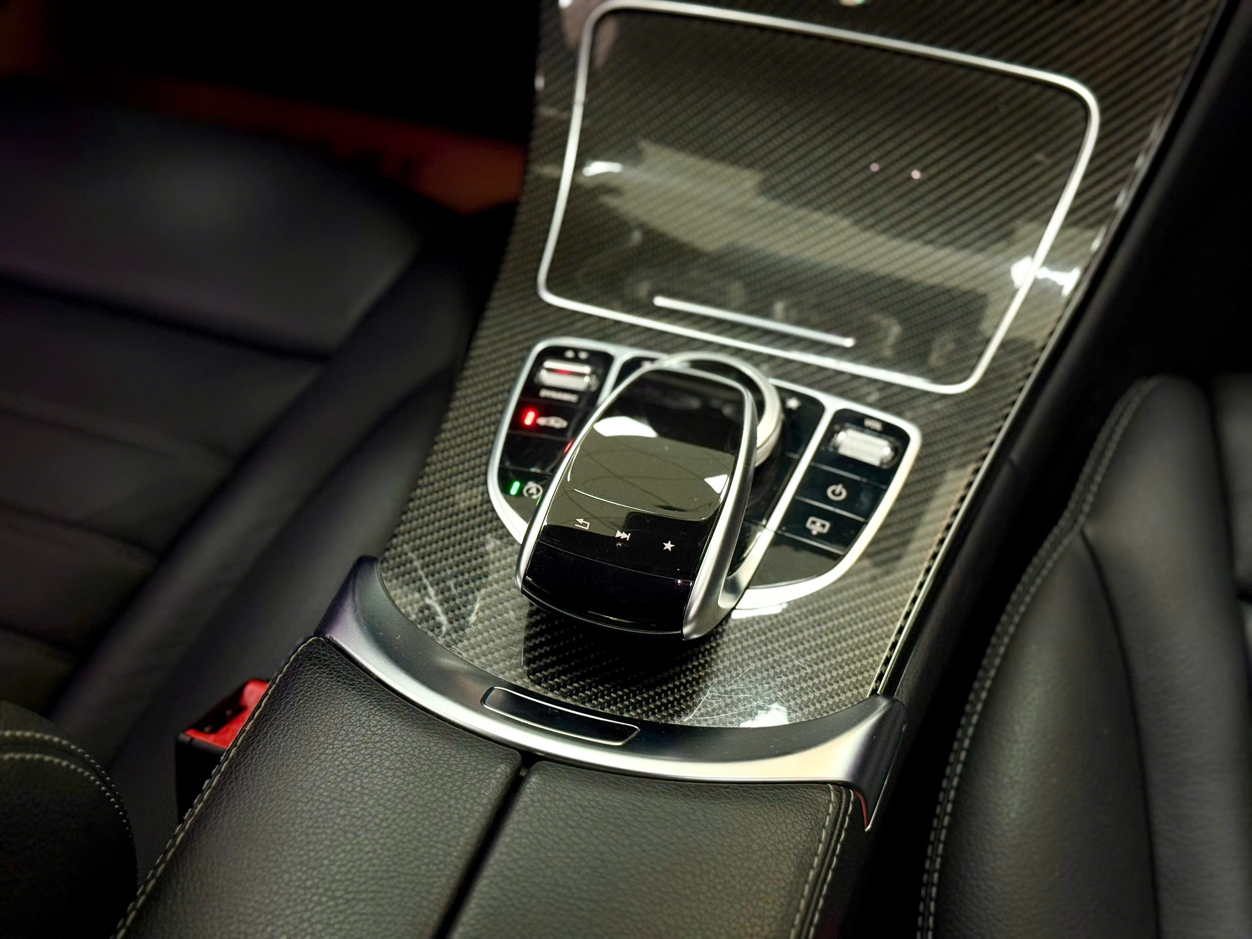 Bán ô tô Mercedes-Benz C class C300 AMG năm 2018, màu trắng, 759 triệu