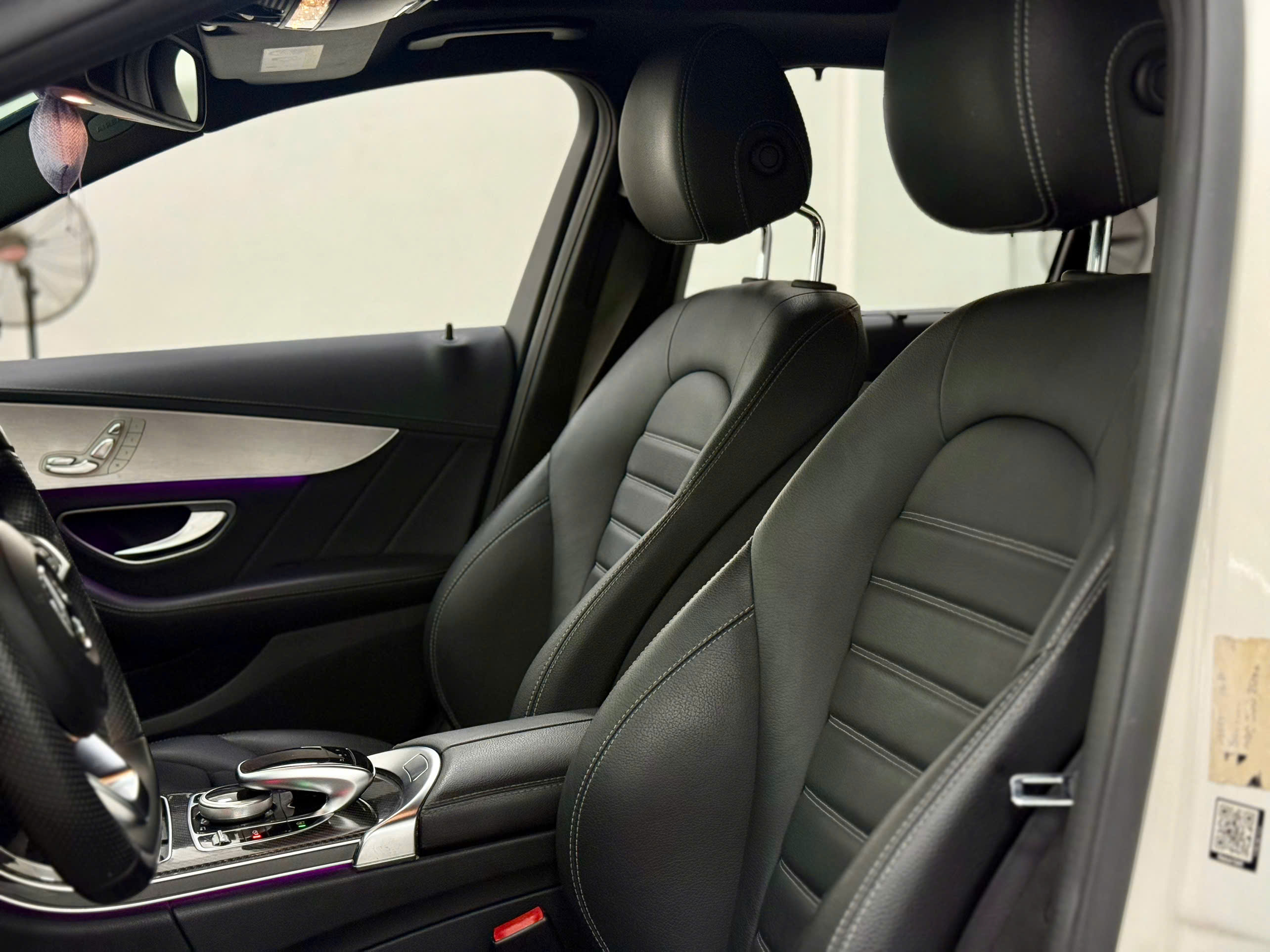Bán ô tô Mercedes-Benz C class C300 AMG năm 2018, màu trắng, 759 triệu