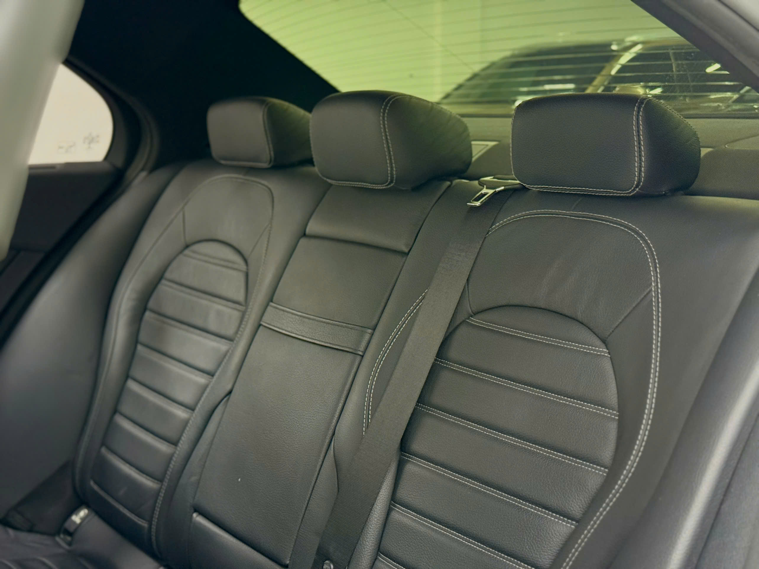 Bán ô tô Mercedes-Benz C class C300 AMG năm 2018, màu trắng, 759 triệu