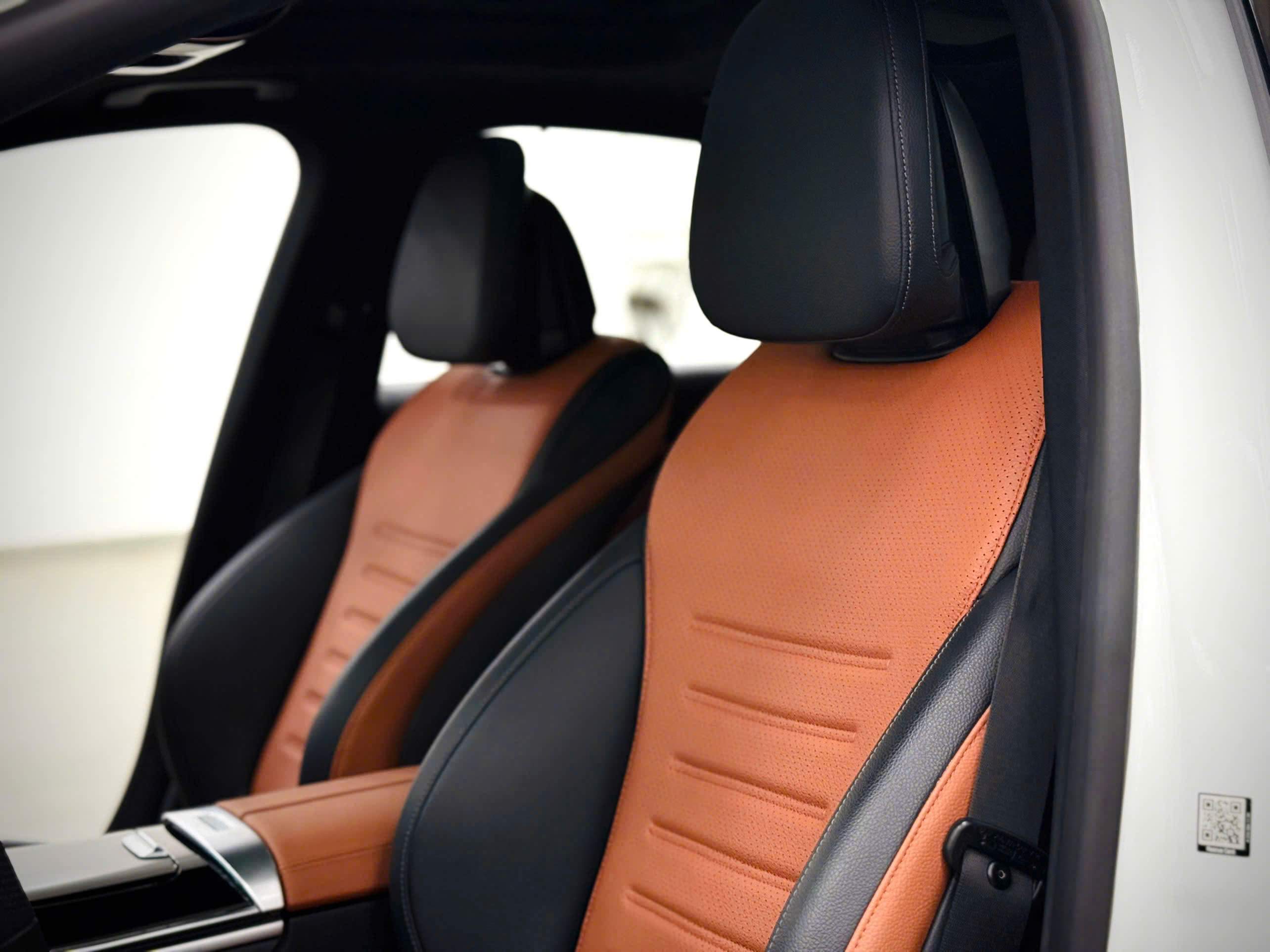Cần bán Mercedes-Benz C class C300 AMG sản xuất 2022, màu trắng, nhập khẩu nguyên chiếc