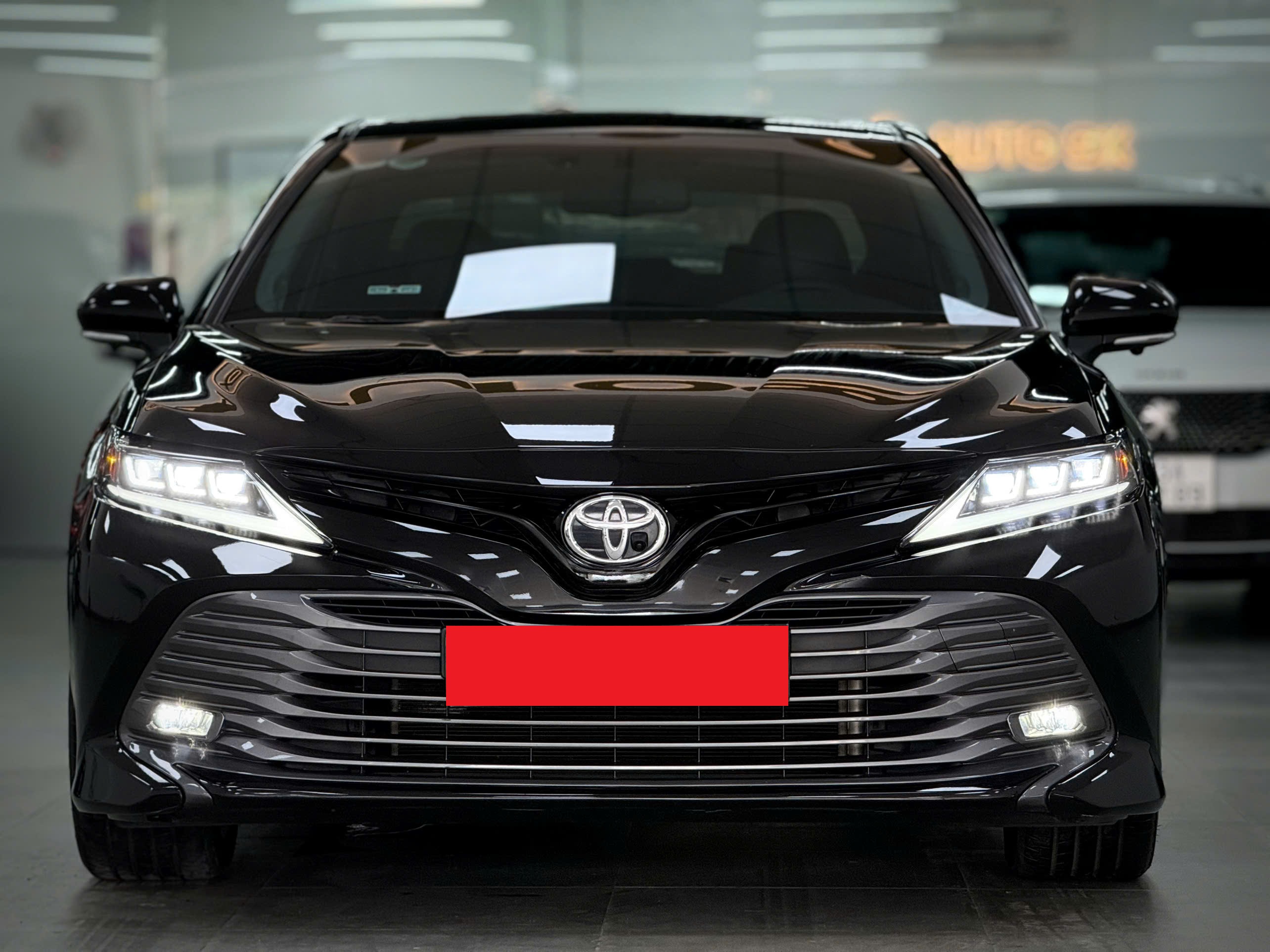 Cần bán xe Toyota Camry 2.5Q sản xuất 2021, màu đen, nhập khẩu nguyên chiếc, giá tốt