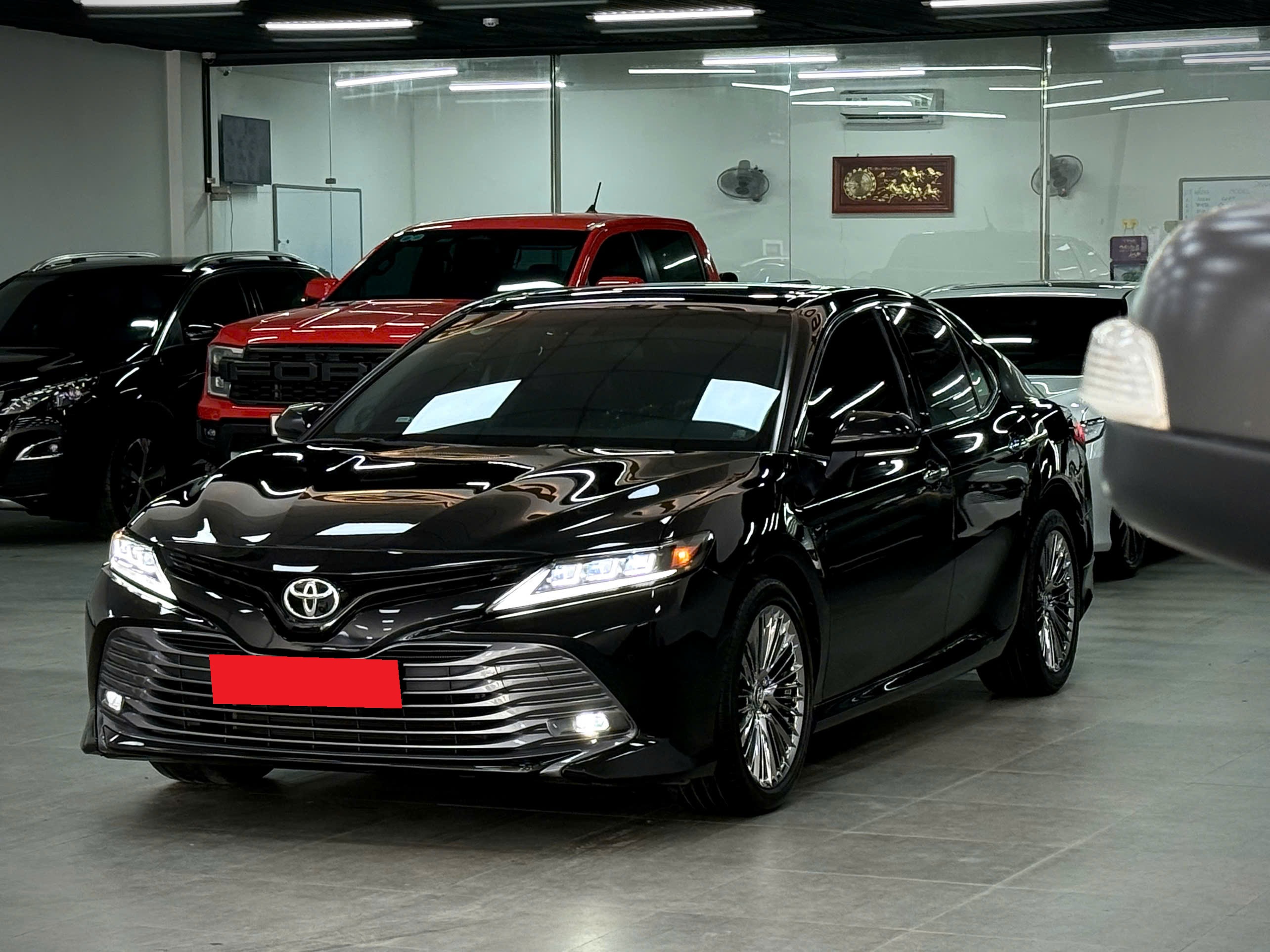 Cần bán xe Toyota Camry 2.5Q sản xuất 2021, màu đen, nhập khẩu nguyên chiếc, giá tốt