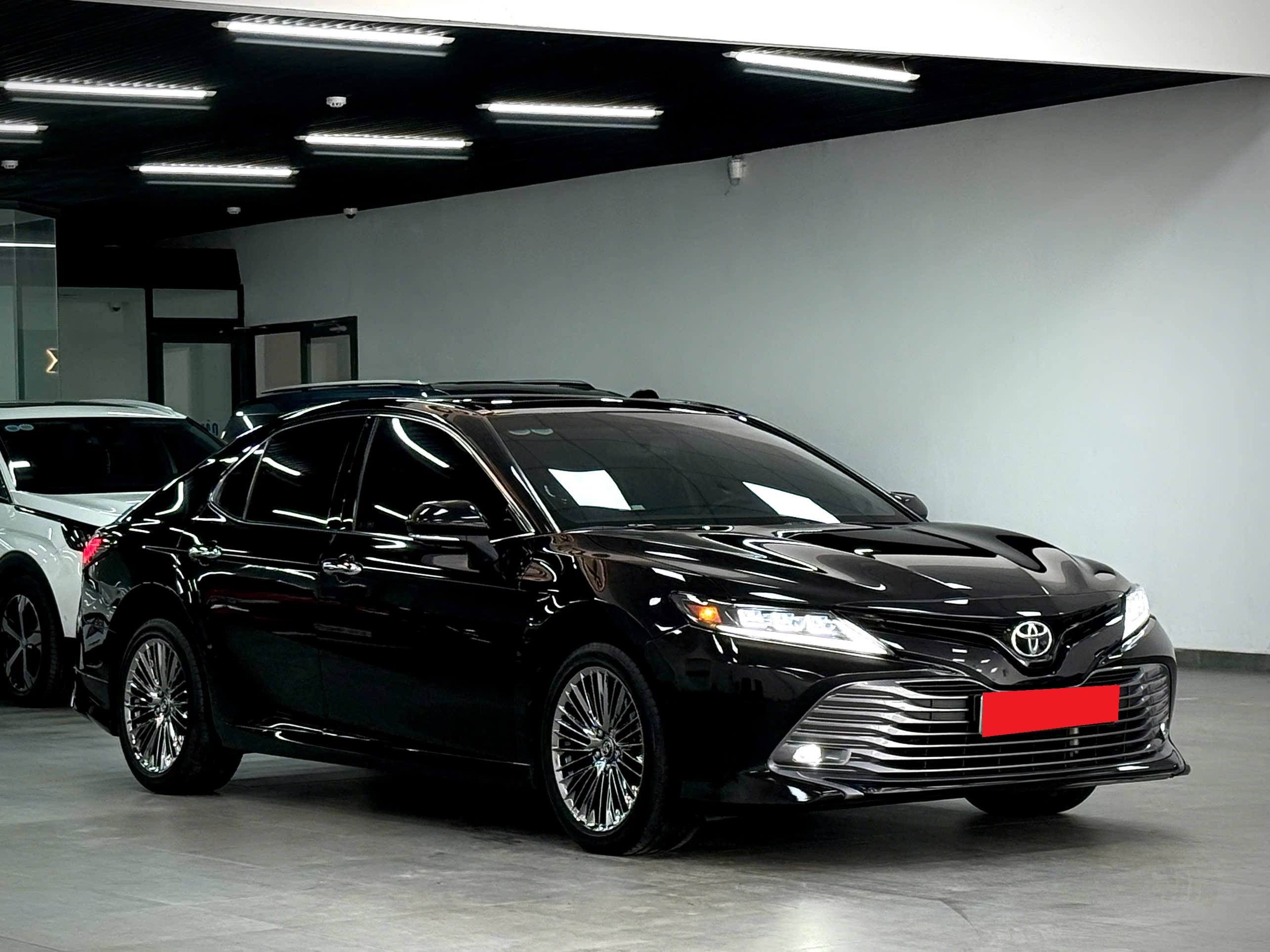 Cần bán xe Toyota Camry 2.5Q sản xuất 2021, màu đen, nhập khẩu nguyên chiếc, giá tốt