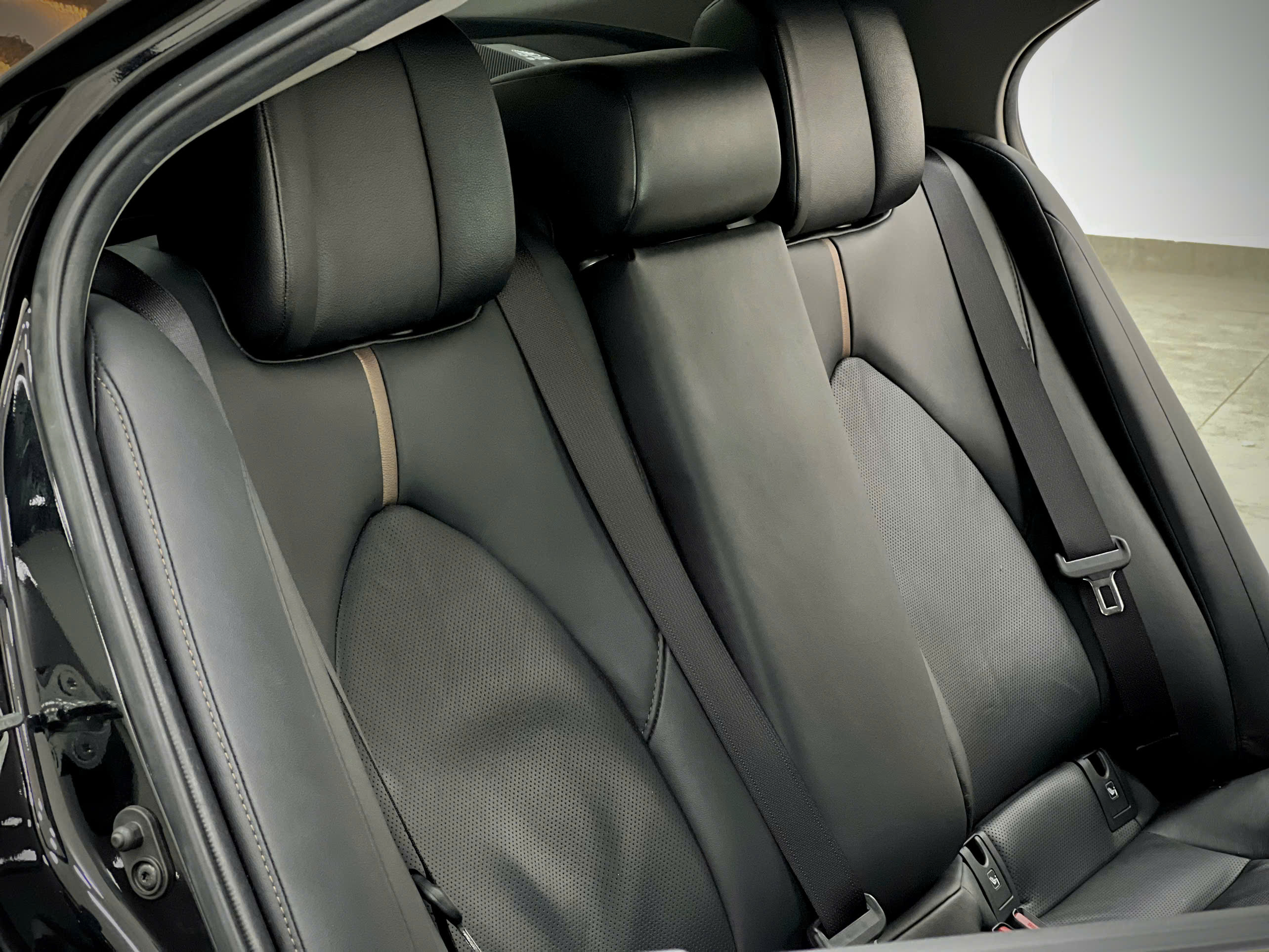 Cần bán xe Toyota Camry 2.5Q sản xuất 2021, màu đen, nhập khẩu nguyên chiếc, giá tốt