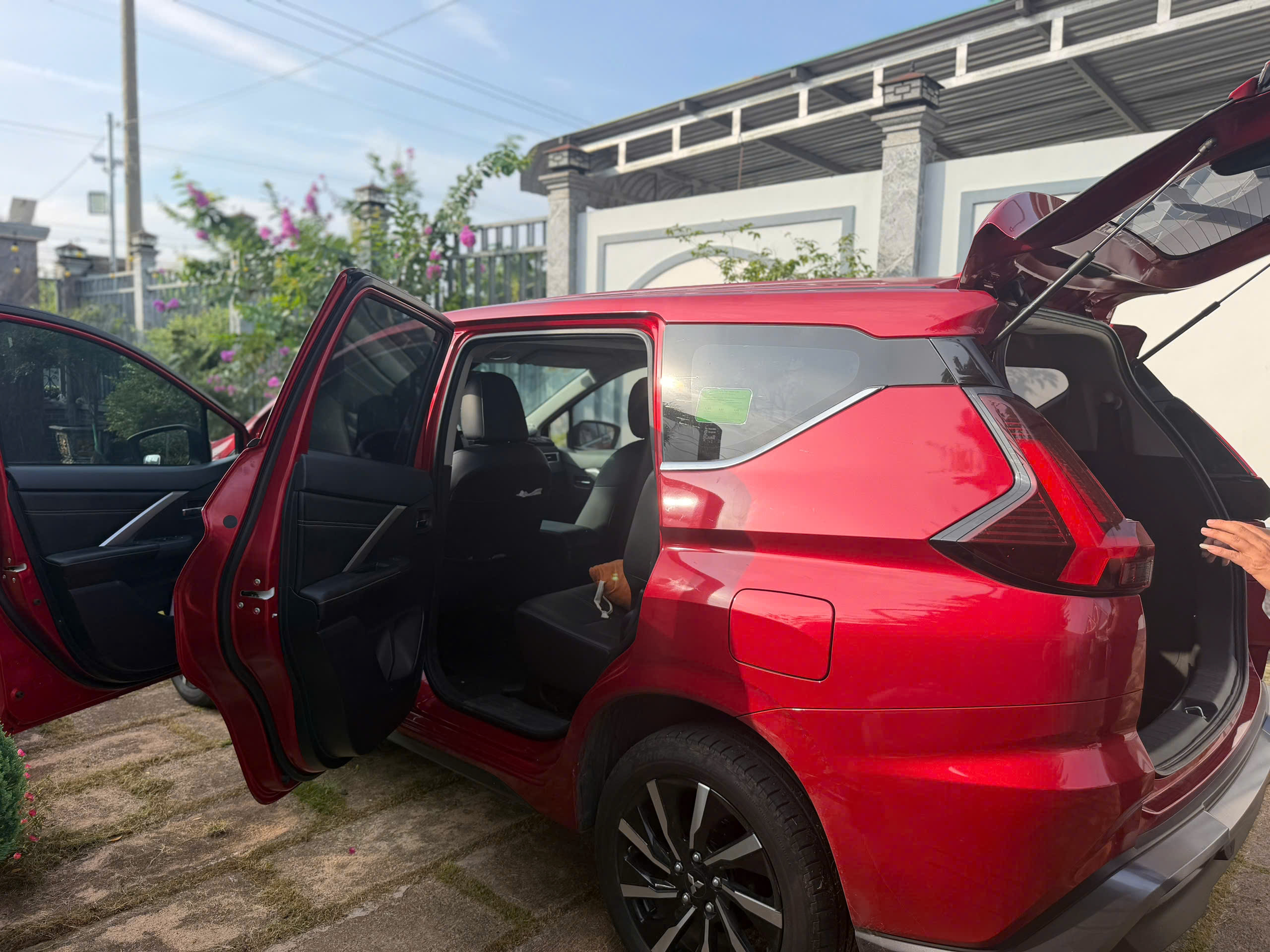 Mitsubishi Xpander Premium 1.5 At 2025 – Đỏ Đẹp – Giá Chỉ 570 Triệu