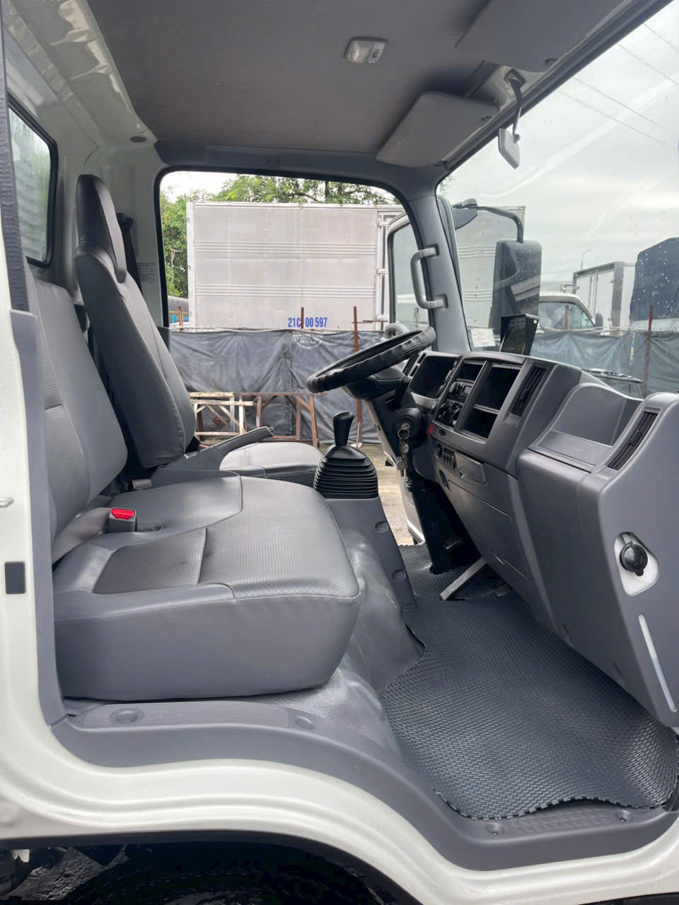 BÁN XE TẢI ISUZU QKR 270 THÙNG KÍN – ĐỜI 2023