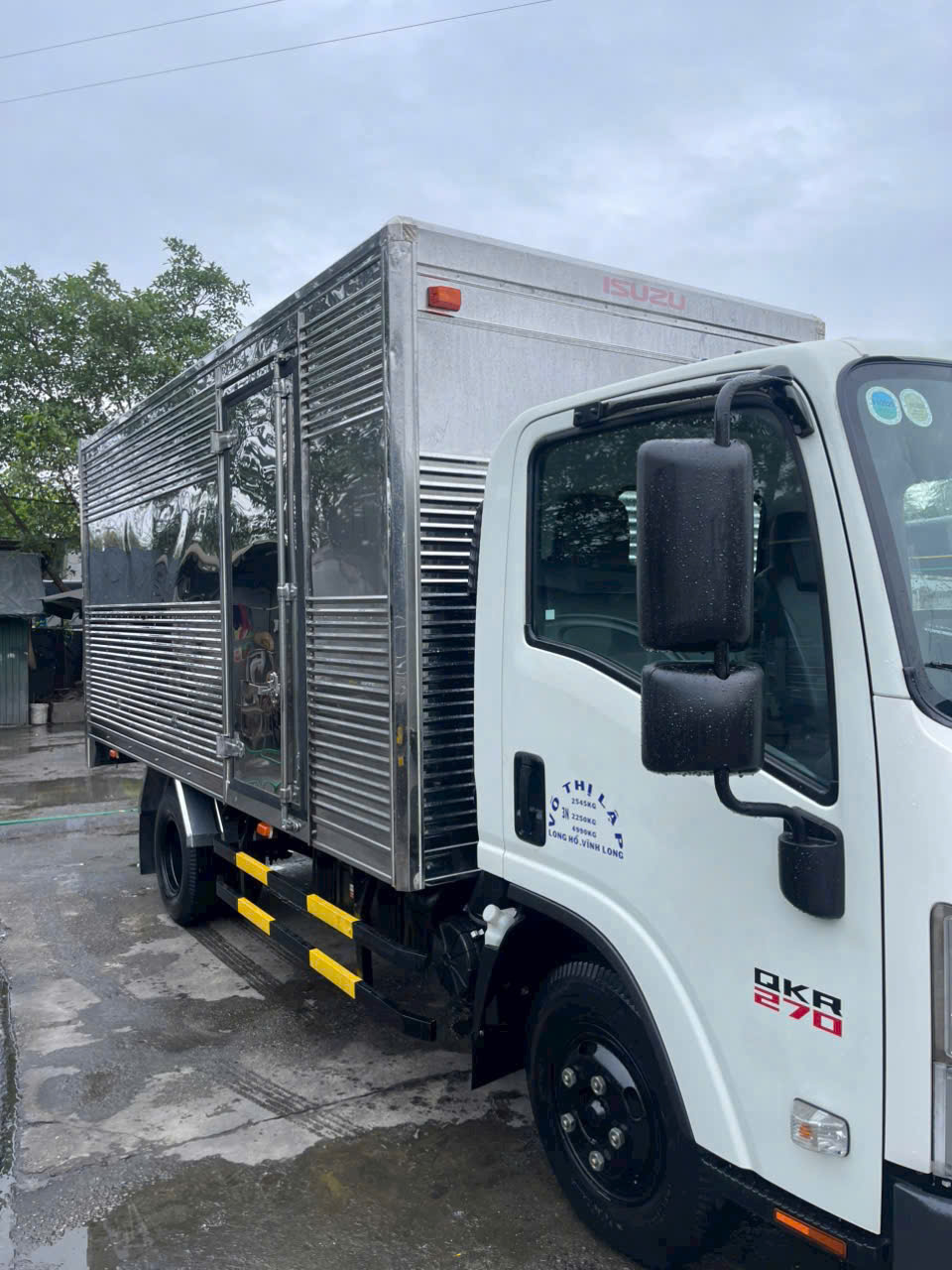 BÁN XE TẢI ISUZU QKR 270 THÙNG KÍN – ĐỜI 2023