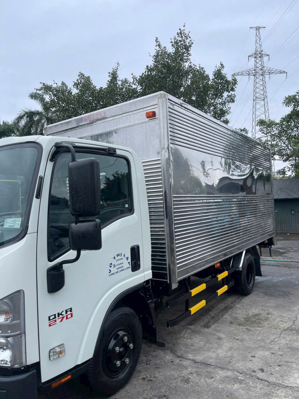 BÁN XE TẢI ISUZU QKR 270 THÙNG KÍN – ĐỜI 2023