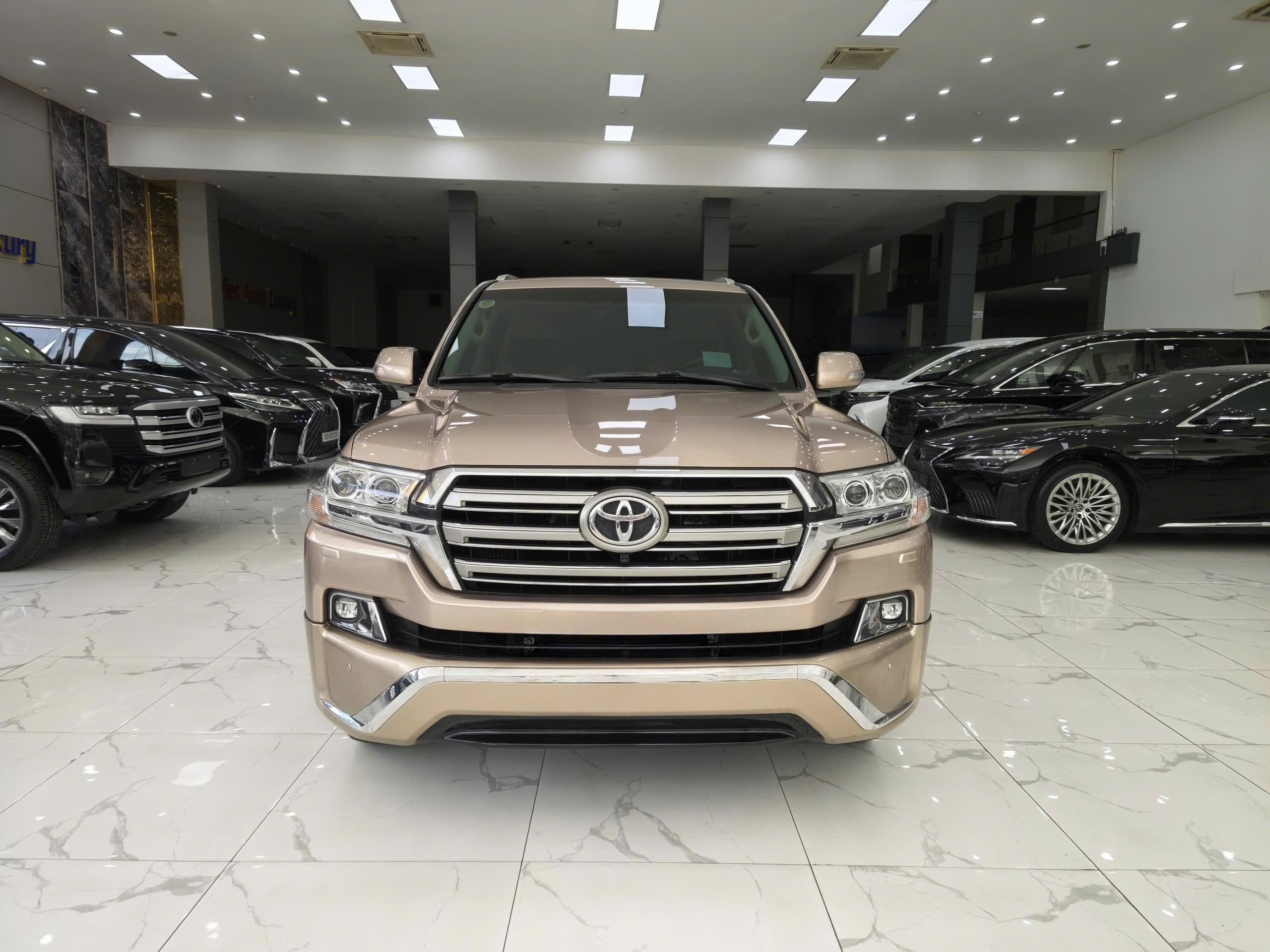 Bán ô tô Toyota Land Cruiser LC200 sản xuất năm 2016, màu vàng, xe nhập