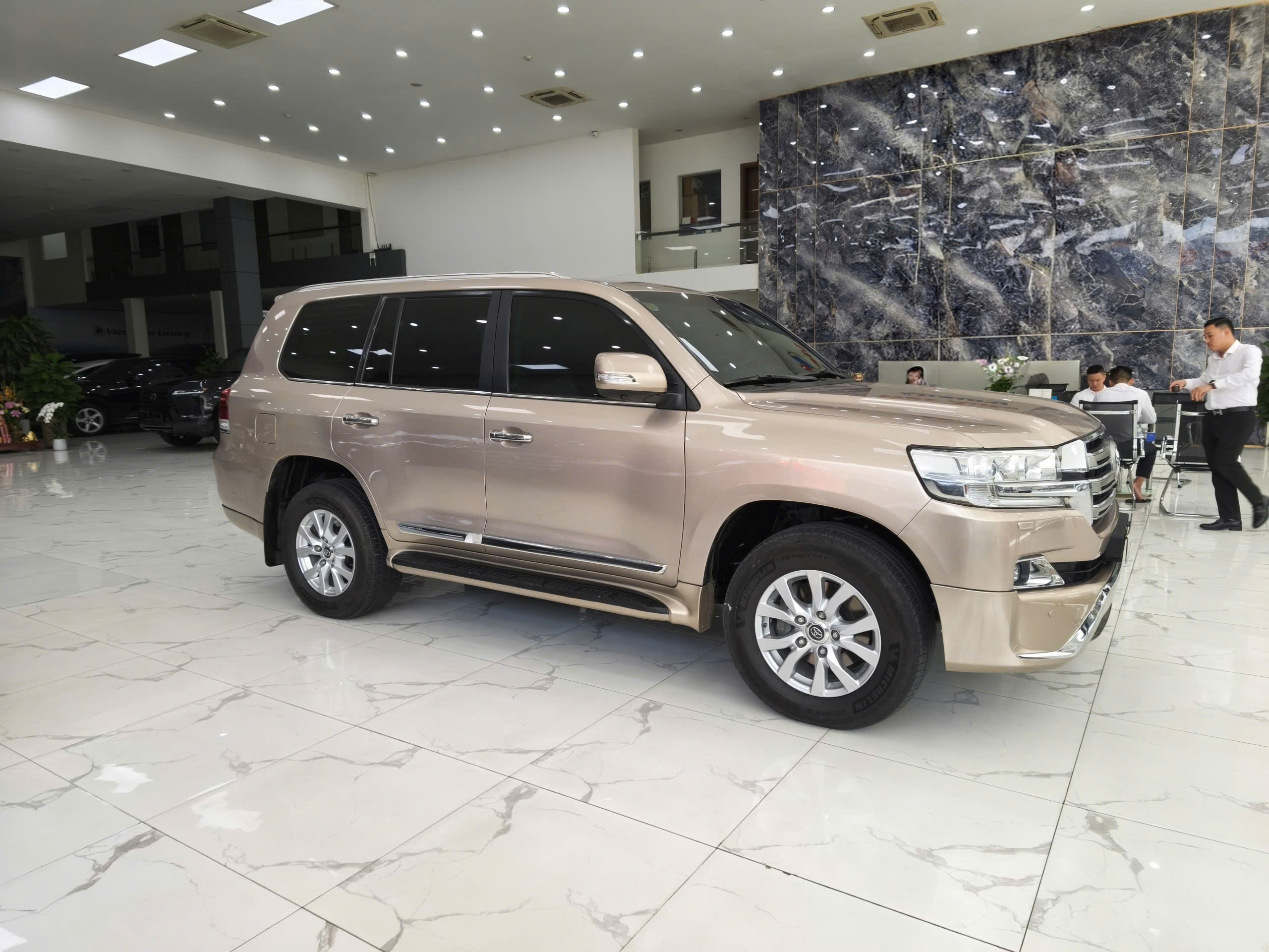 Bán ô tô Toyota Land Cruiser LC200 sản xuất năm 2016, màu vàng, xe nhập