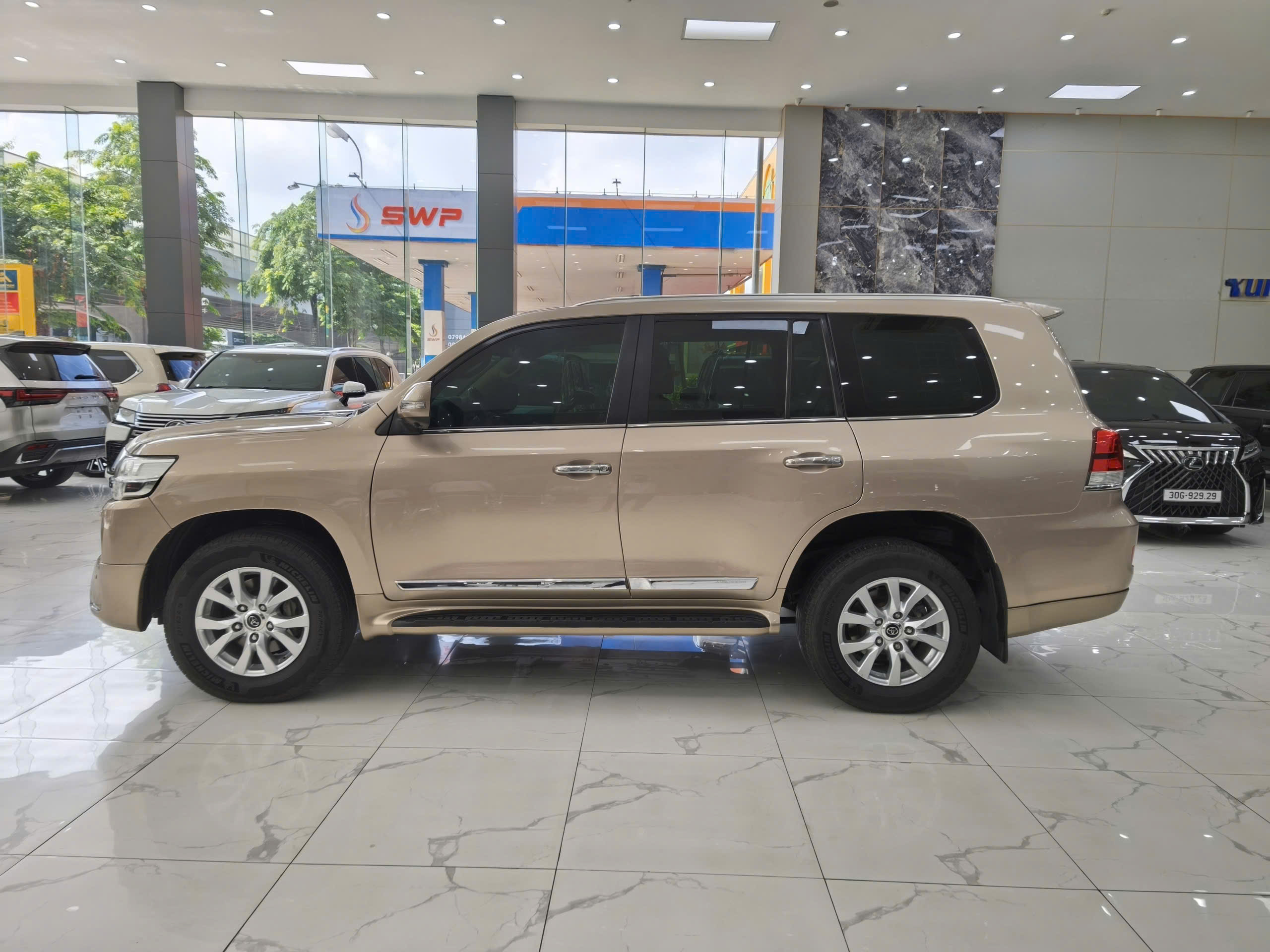 Bán ô tô Toyota Land Cruiser LC200 sản xuất năm 2016, màu vàng, xe nhập