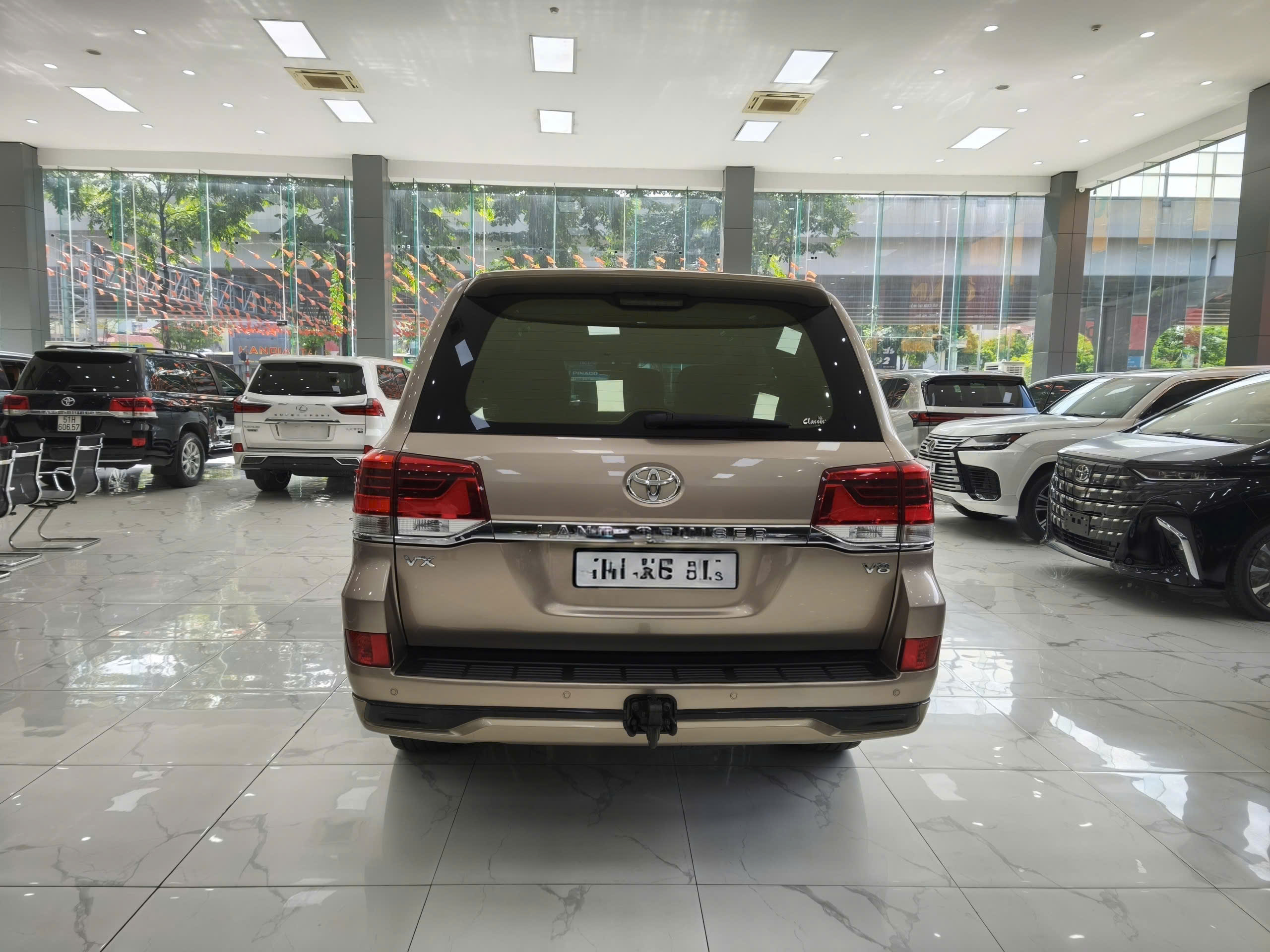 Bán ô tô Toyota Land Cruiser LC200 sản xuất năm 2016, màu vàng, xe nhập