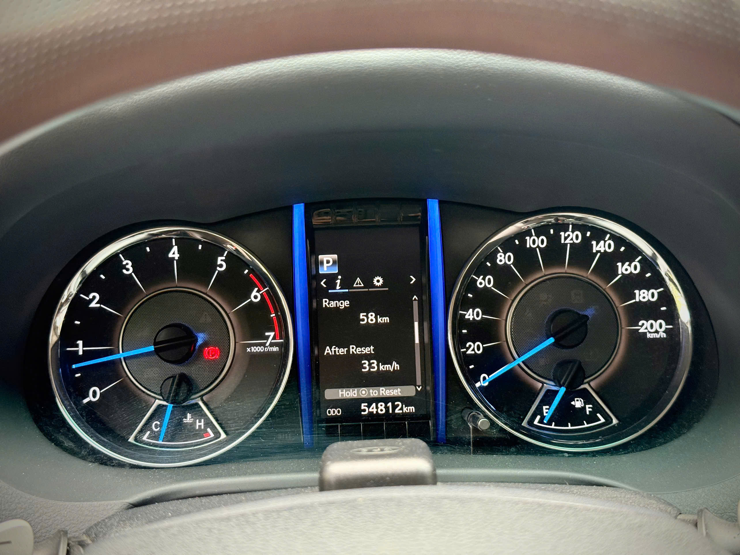 Cần bán Toyota Fortuner 2.7V 4x2 AT sản xuất 2020, màu trắng, nhập khẩu nguyên chiếc