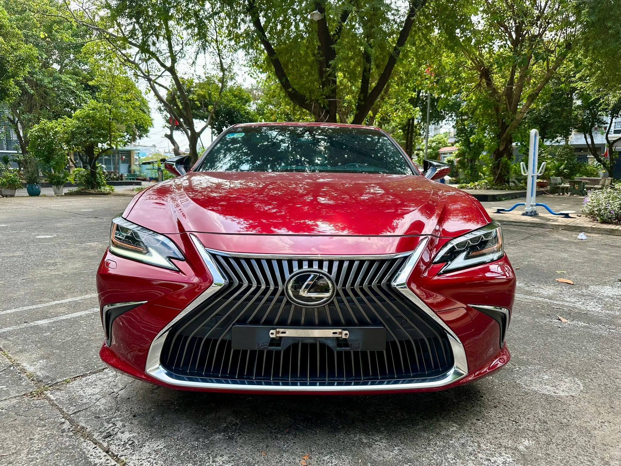 Cần bán Lexus ES 250 năm sản xuất 2022, màu đỏ, nhập khẩu, giá 1.899tỉ