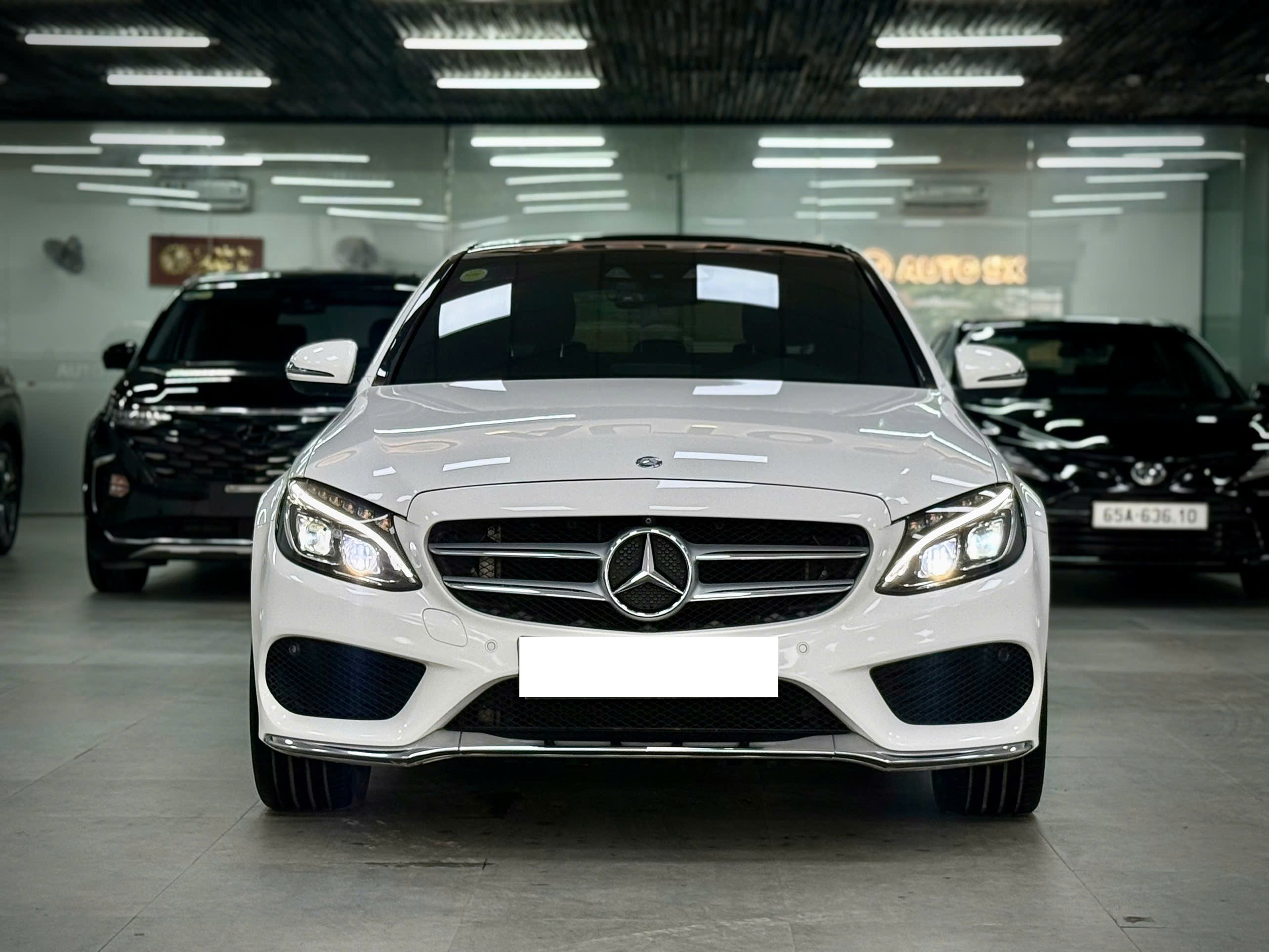 Bán ô tô Mercedes-Benz C class C300 AMG năm 2018, màu trắng, 759 triệu