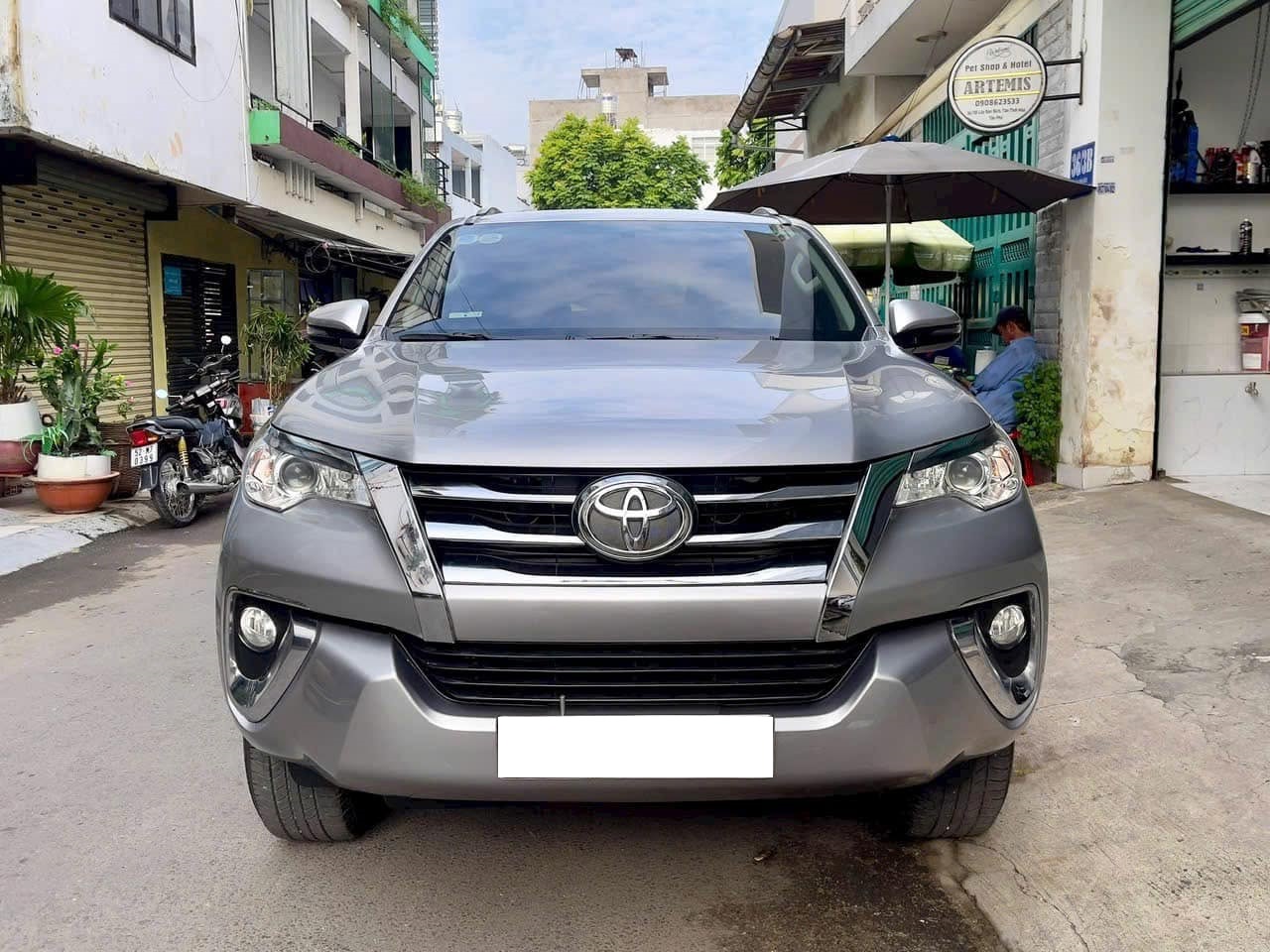 Cần bán xe Toyota Fortuner 2.4G 4x2 AT năm sản xuất 2019, màu bạc, xe nhập giá cạnh tranh