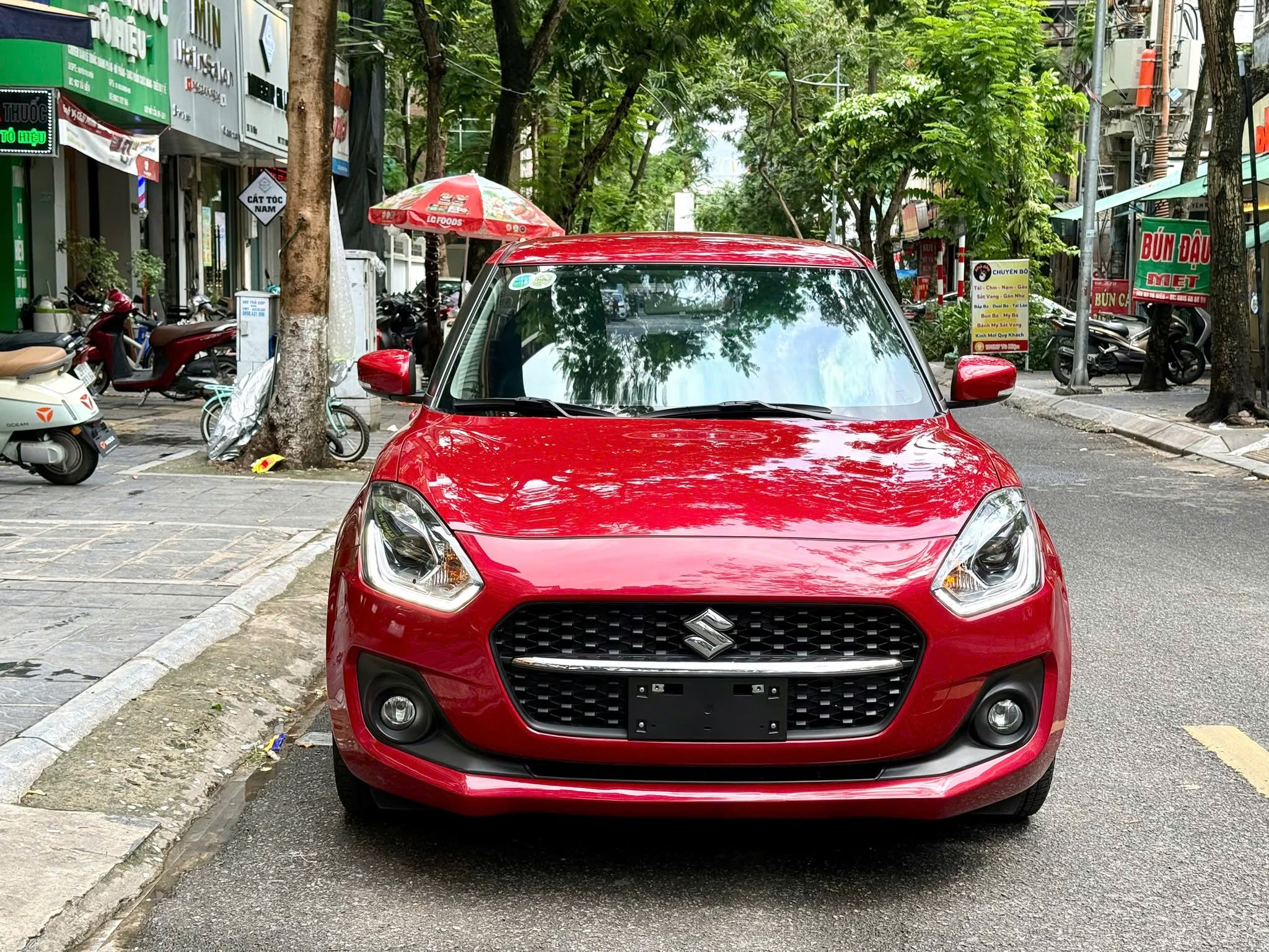 Cần bán Suzuki Swift GLX 1.2 AT sản xuất 2023, màu đỏ, xe nhập giá cạnh tranh