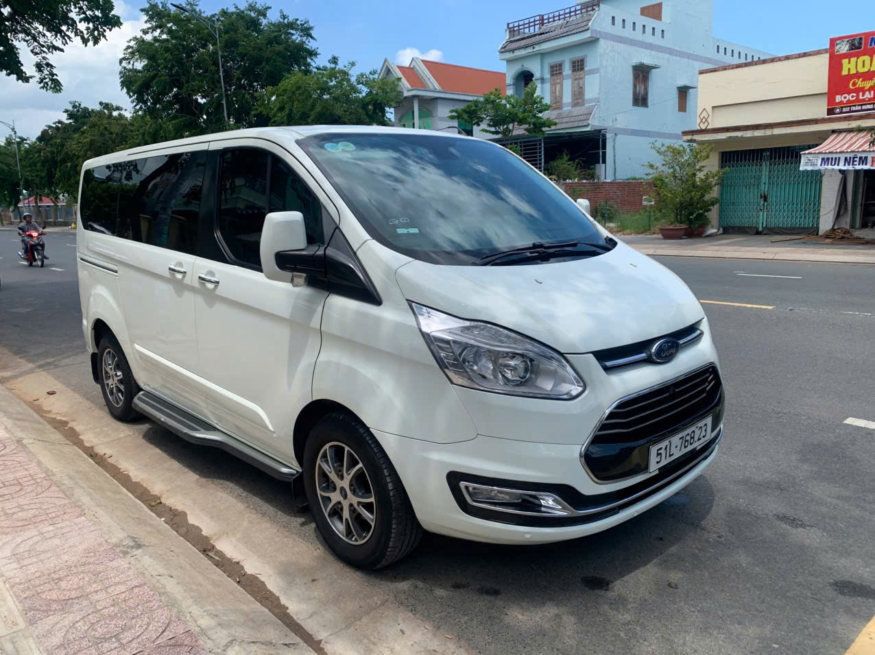 Ford Tourneo Titanium At 2020 – Mpv 7 Chỗ Cao Cấp, Rộng Rãi, Tiện Nghi