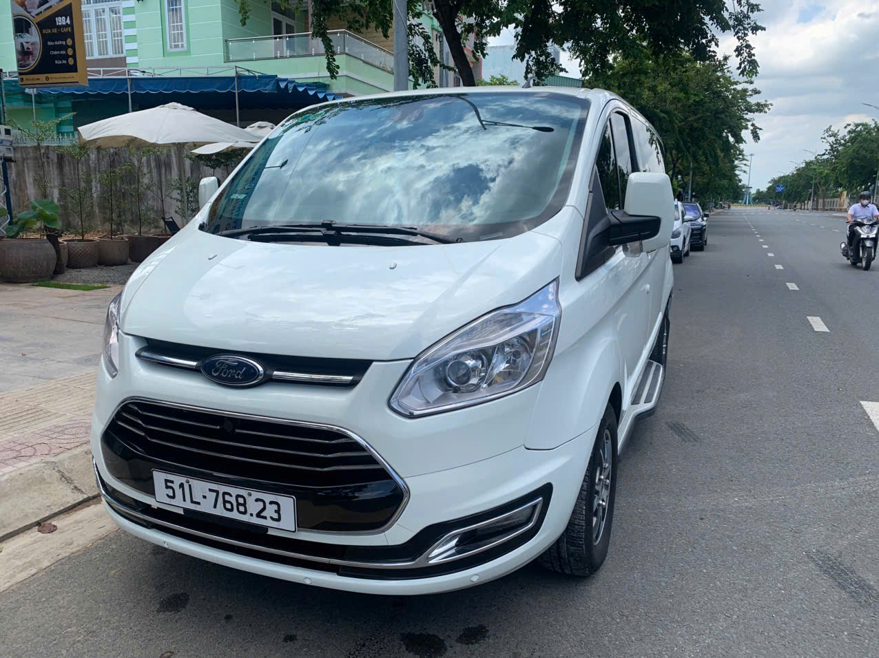 Ford Tourneo Titanium At 2020 – Mpv 7 Chỗ Cao Cấp, Rộng Rãi, Tiện Nghi