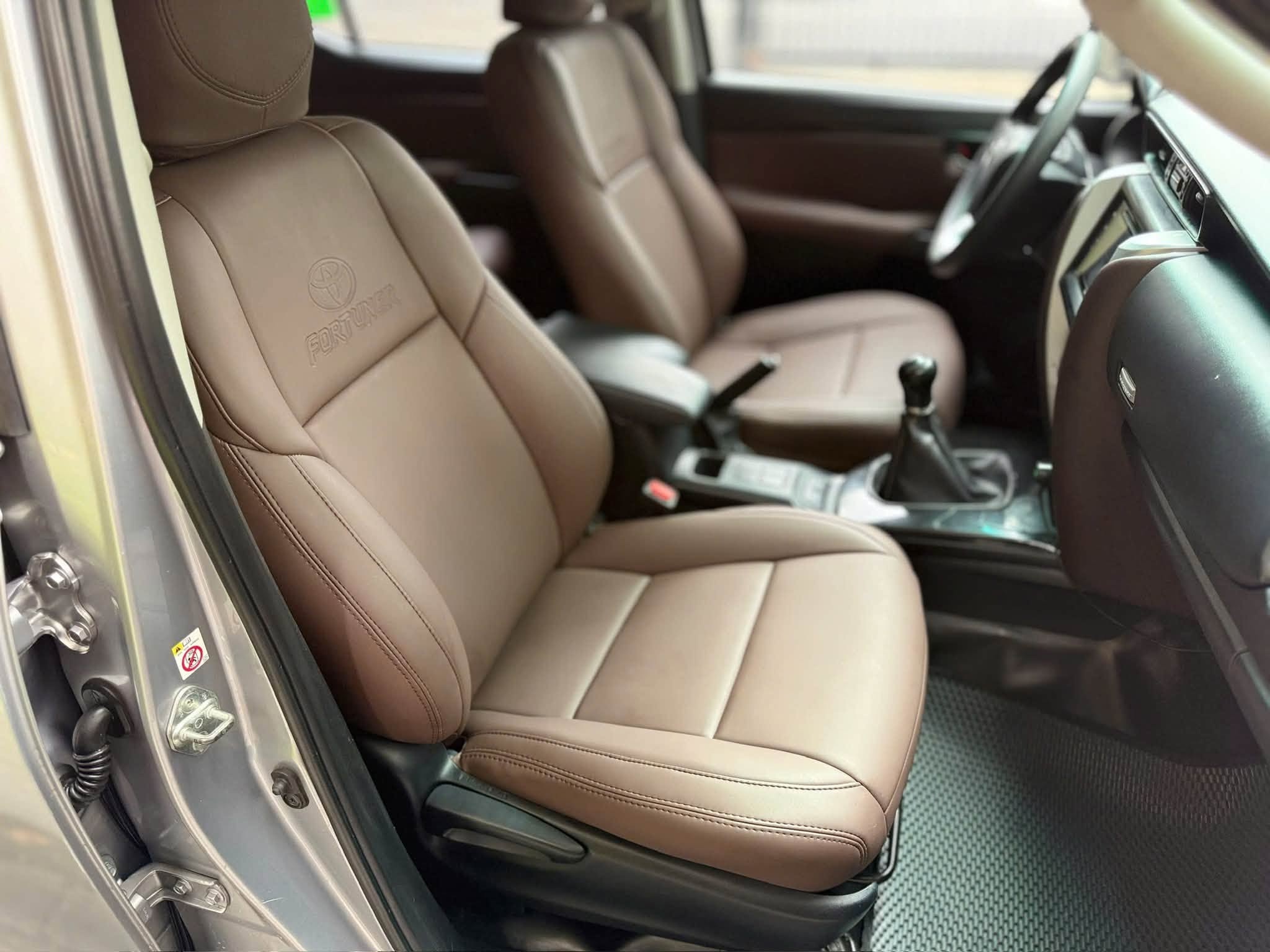 Bán ô tô Toyota Fortuner 2.4G 4x2 MT - 2019 - xe cũ