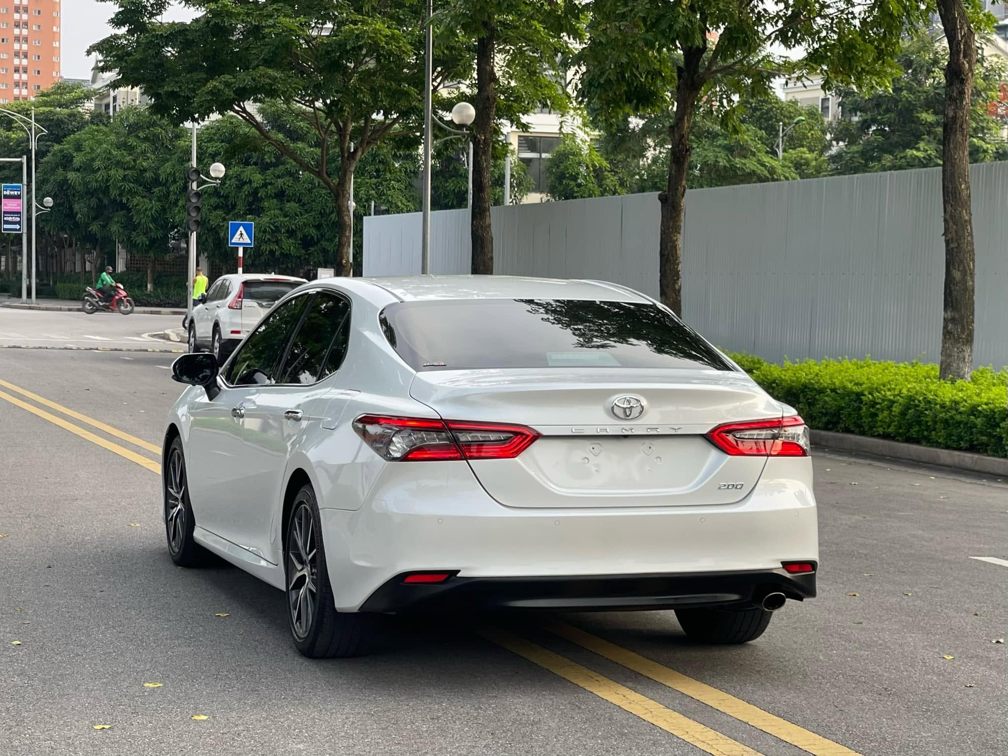 Bán Toyota Camry 2.0Q năm sản xuất 2023, màu trắng, nhập khẩu nguyên chiếc