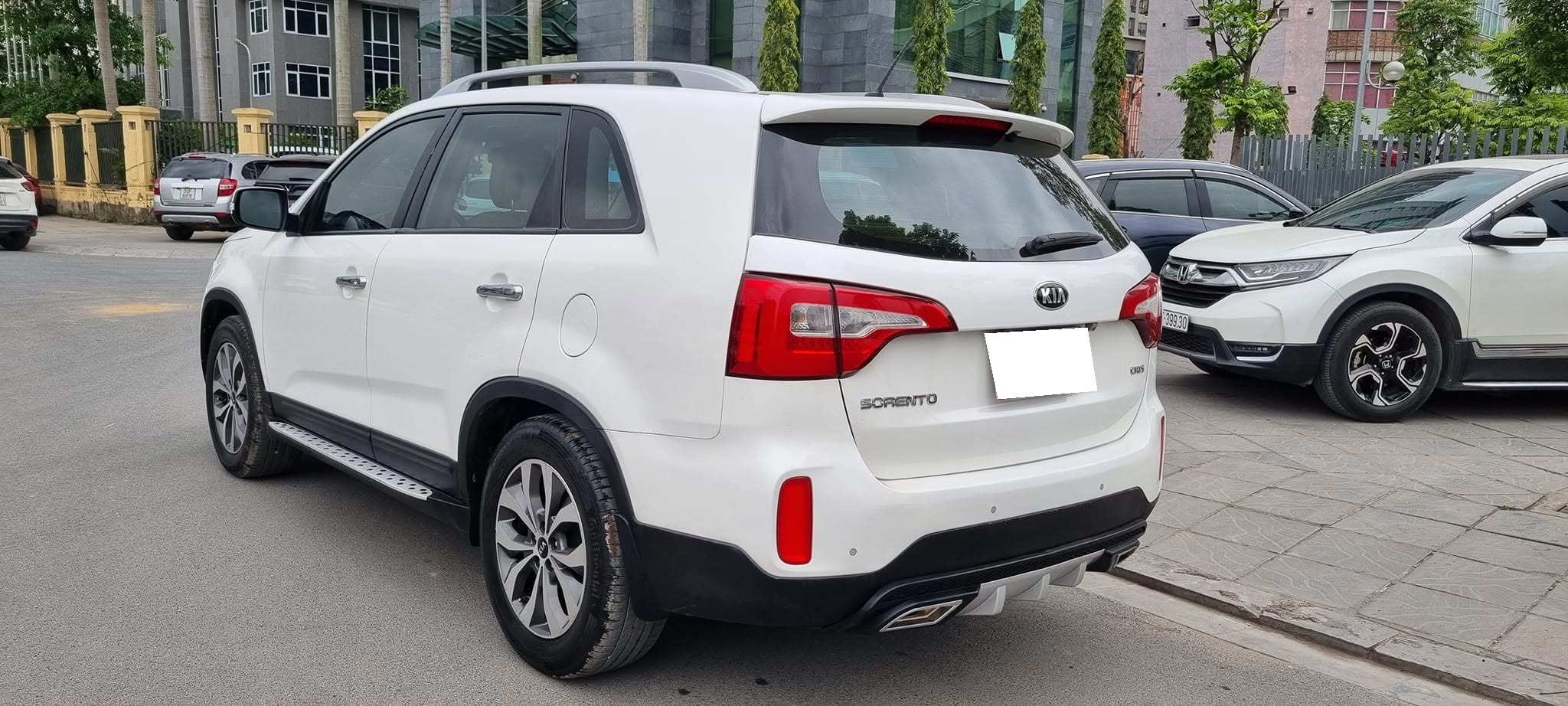 Cần bán xe Kia Sorento DATH Full máy dầu năm sản xuất 2019, màu trắng, giá chỉ 590 triệu