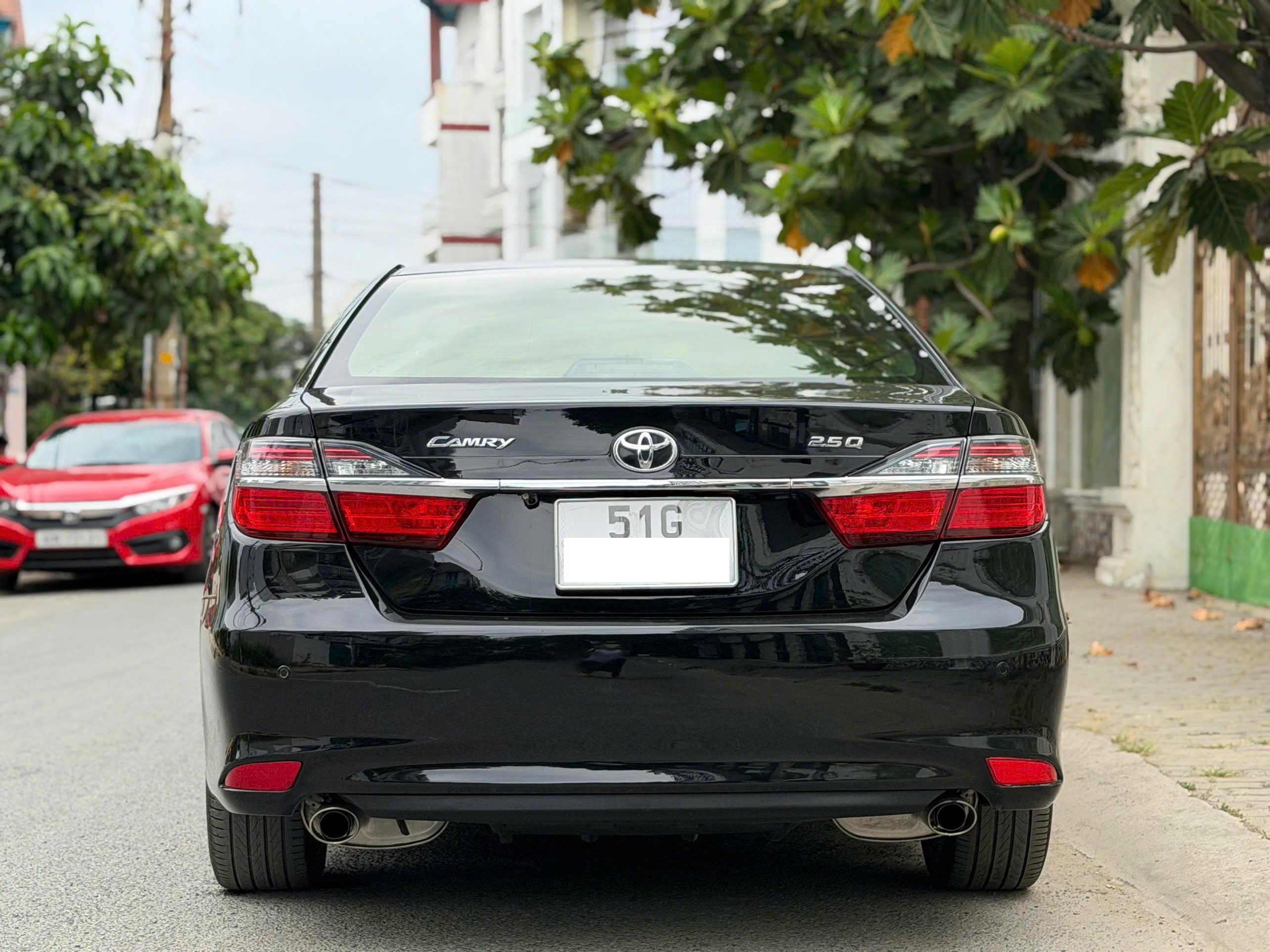 Bán xe Toyota Camry 2.5Q năm sản xuất 2017, màu đen