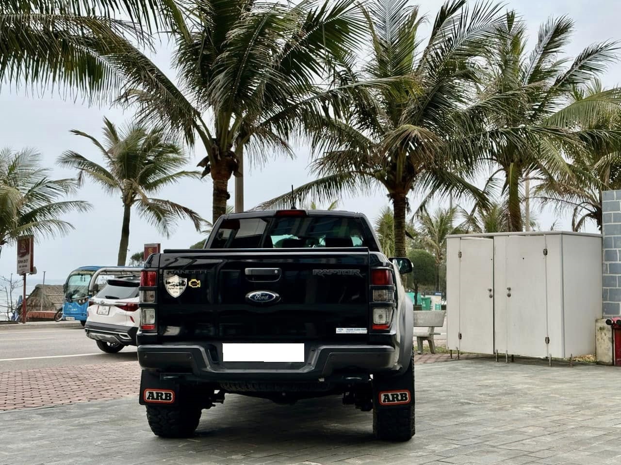Bán ô tô Ford Ranger Raptor 2.0L 4x4 AT sản xuất 2020, màu đen, nhập khẩu