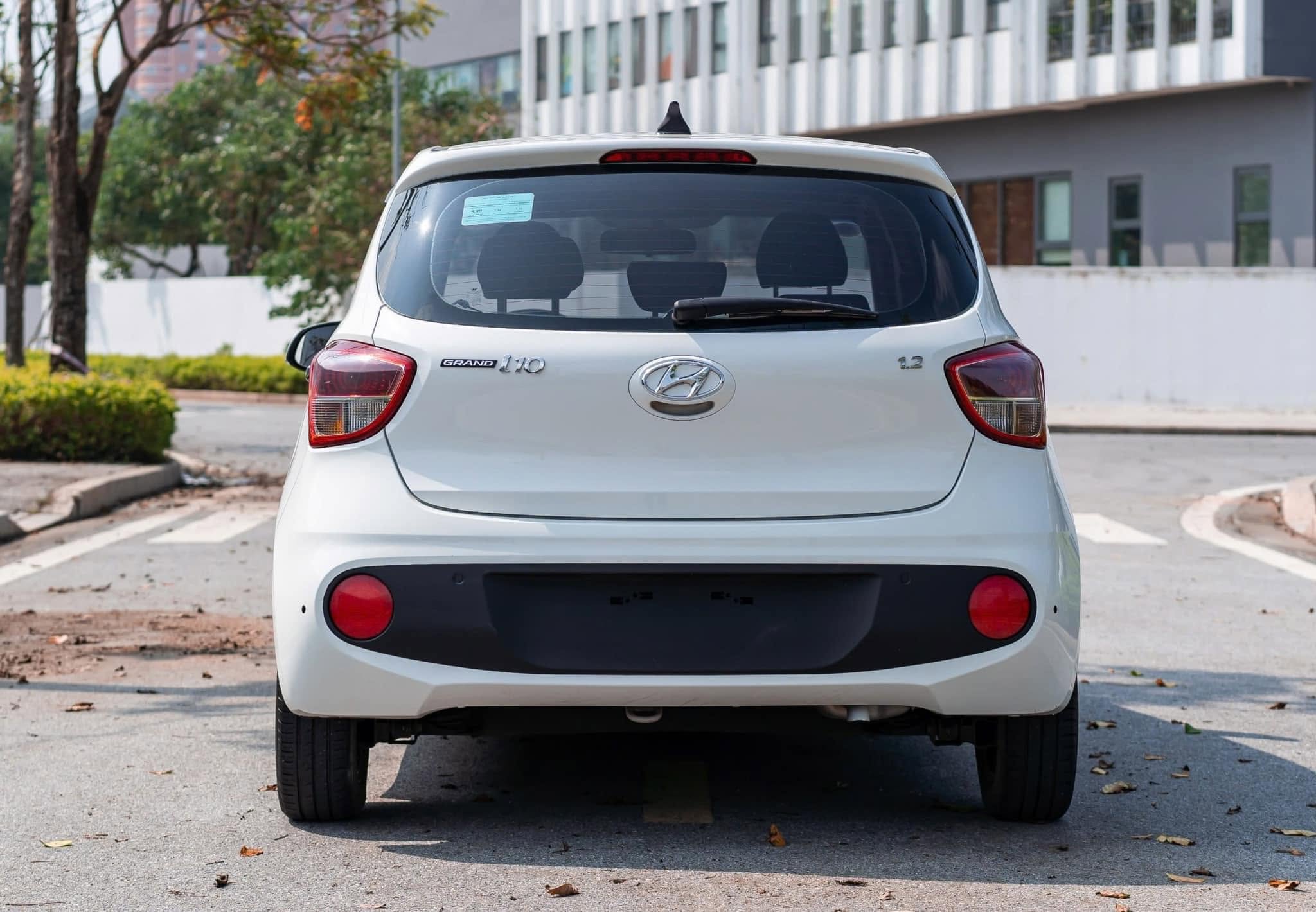Bán ô tô Hyundai Grand i10 1.2 AT sản xuất năm 2020, màu trắng
