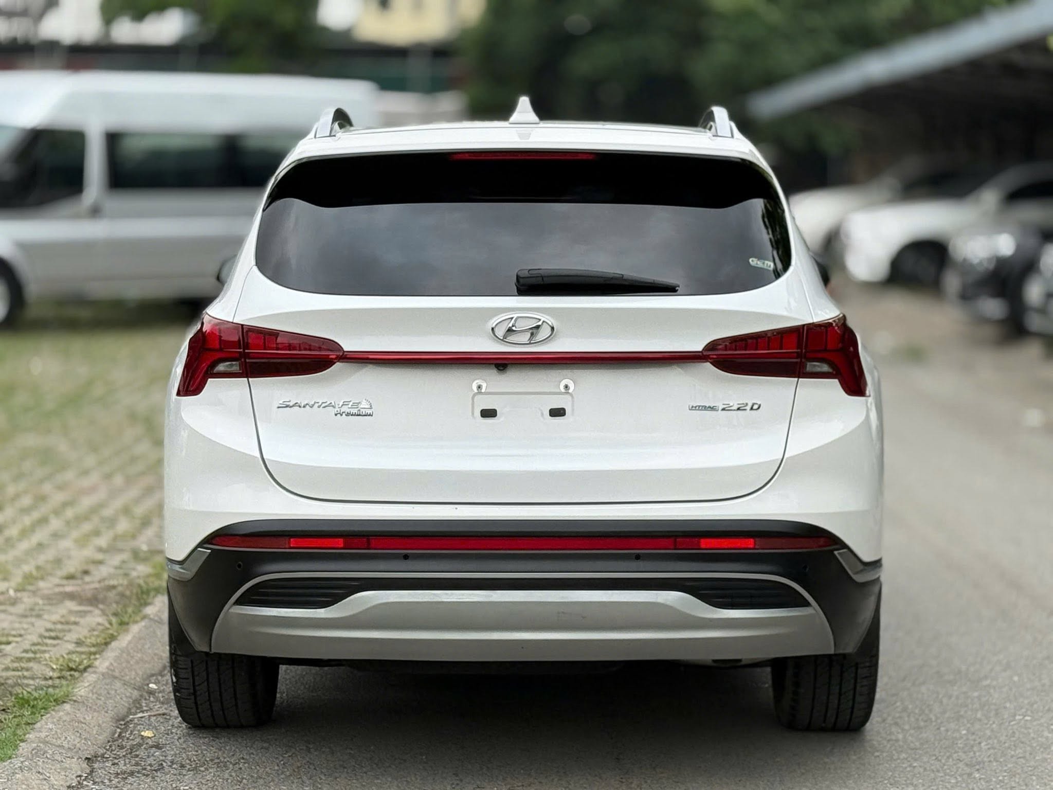 Bán ô tô Hyundai Santa Fe Cao Cấp 2.2L HTRAC sản xuất năm 2023, màu trắng