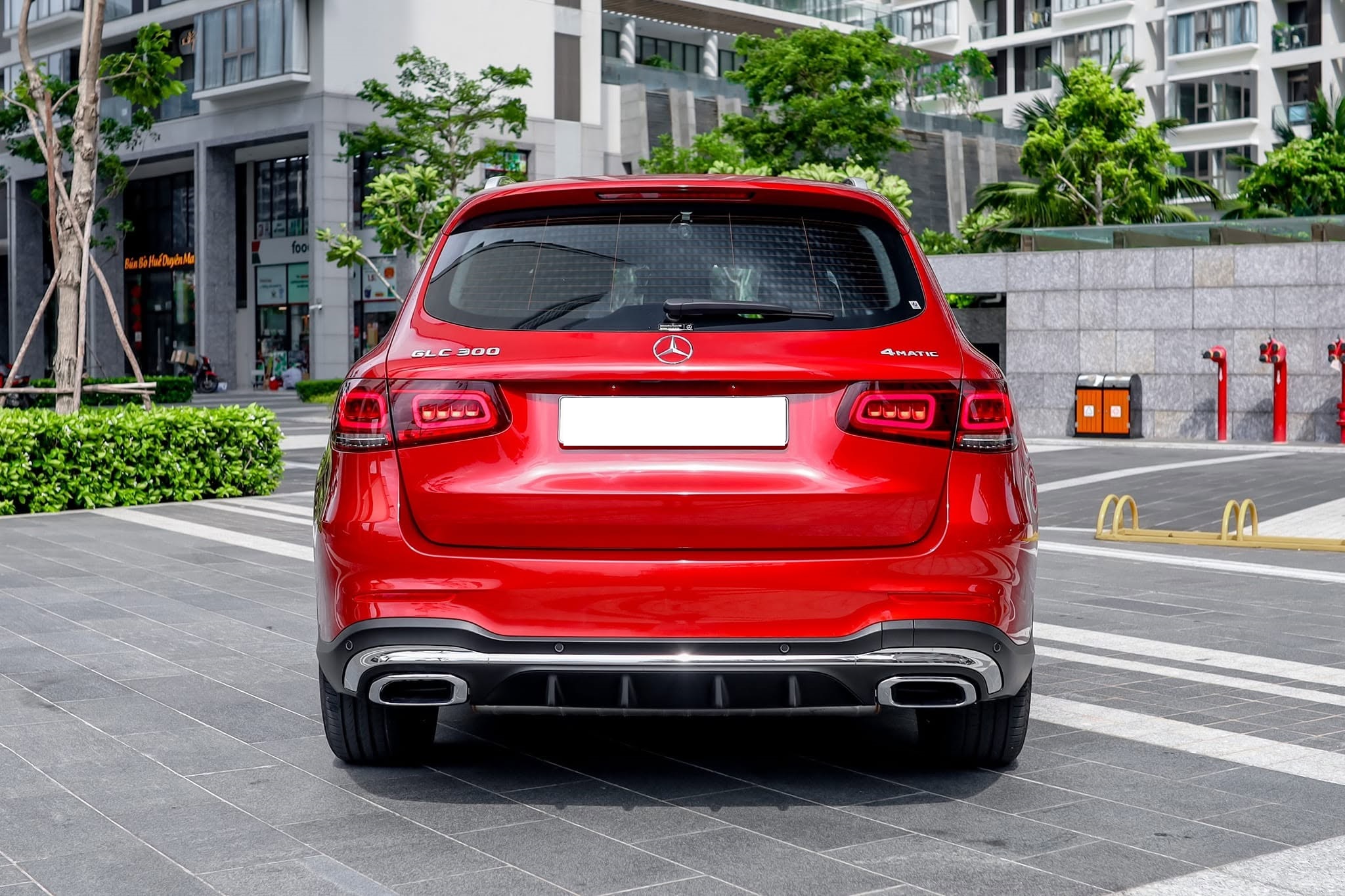 Cần bán xe Mercedes-Benz GLC-Class 300 4Matic năm sản xuất 2022, màu đỏ, giá 1.539tỉ