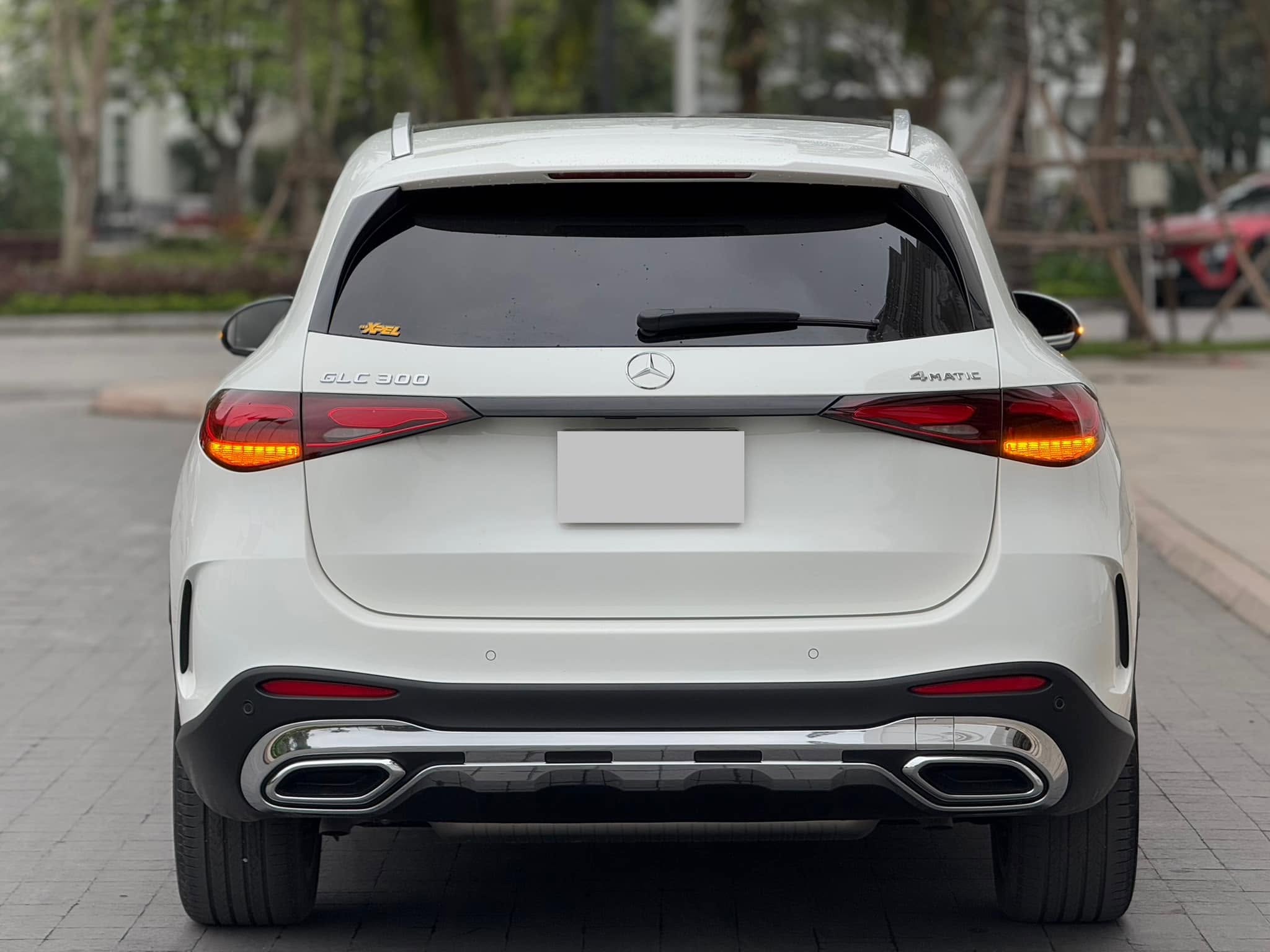 Bán Mercedes-Benz GLC-Class 300 4Matic năm 2024, màu trắng