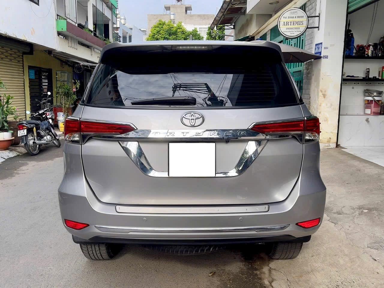 Cần bán xe Toyota Fortuner 2.4G 4x2 AT năm sản xuất 2019, màu bạc, xe nhập giá cạnh tranh