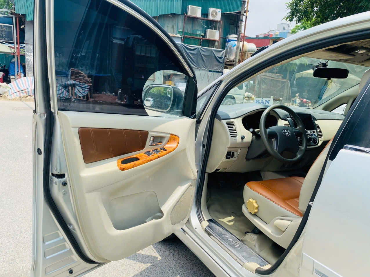 Toyota Innova E 2.0 Mt – Đời 2015 – Giá Chỉ 215 Triệu