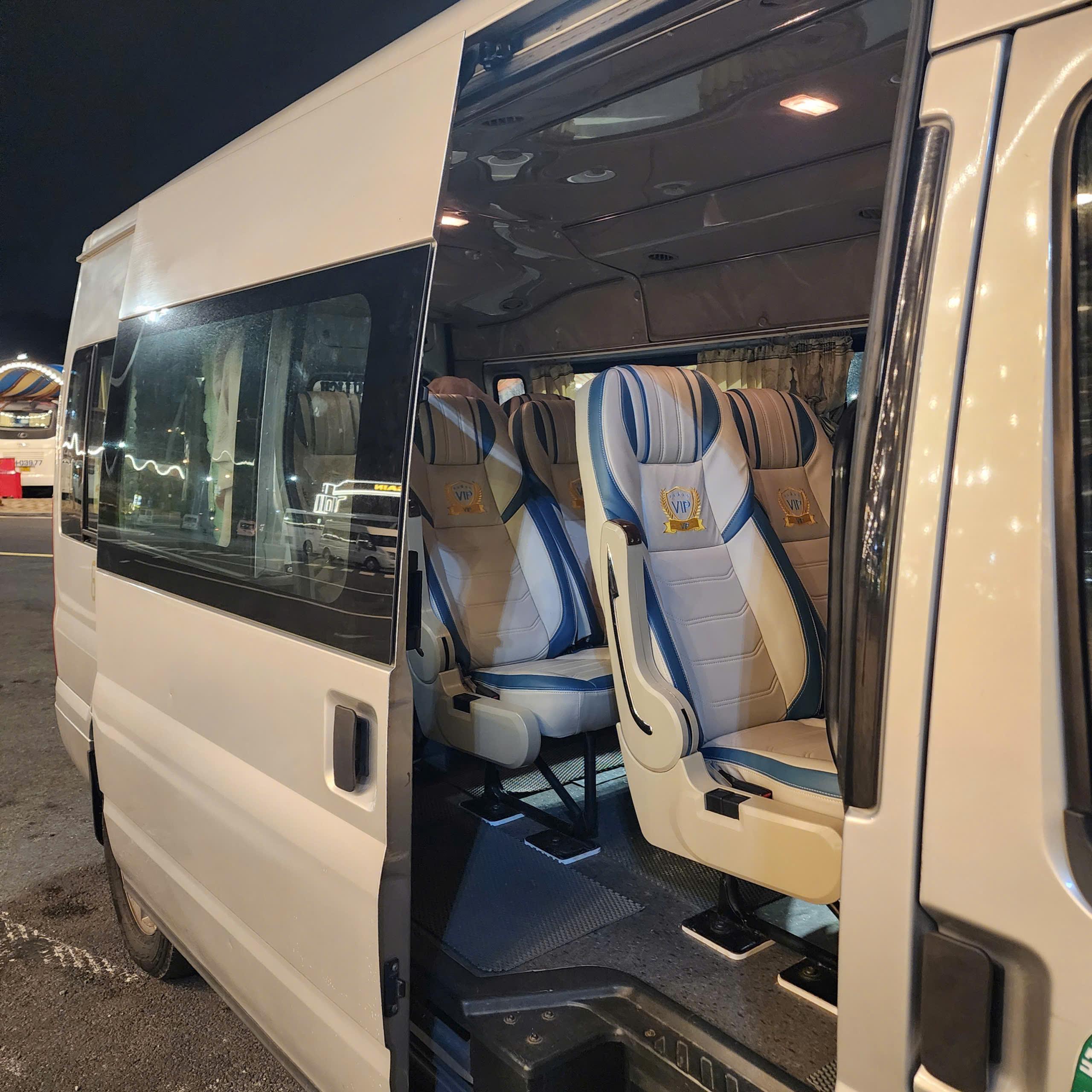 BÁN FORD TRANSIT THÁNG 06/2017 – BẢN TRUNG, MÂM ĐÚC – GIÁ CHỈ 280 TRIỆU