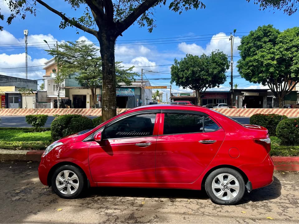 Bán ô tô Hyundai i10 1.2 MT Sedan năm sản xuất 2020, màu đỏ