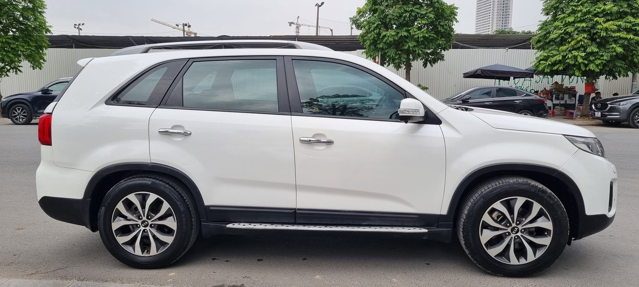 Cần bán xe Kia Sorento DATH Full máy dầu năm sản xuất 2019, màu trắng, giá chỉ 590 triệu